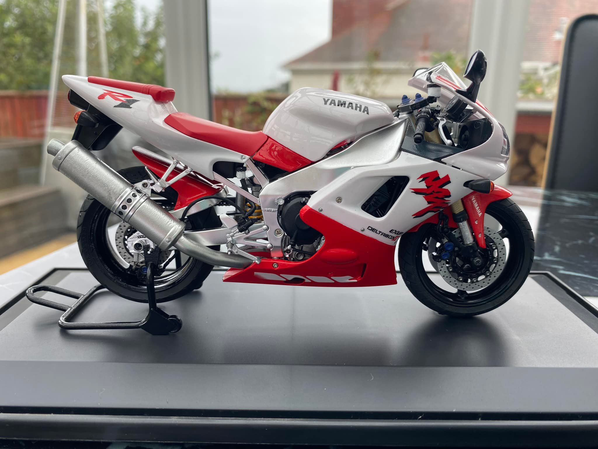 Tamiya – Yamaha YZF-R1 1/12 – Maquette Moto 1000cc, Kit Précision, 169 Mm, Peinture Non Incluse