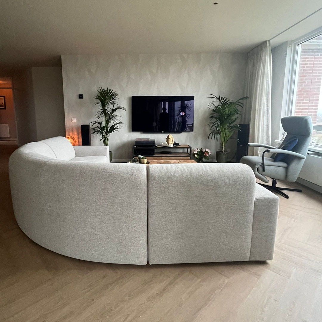 Prominent - Ontdek hoe deze mega ronde bank het middelpunt... | Facebook