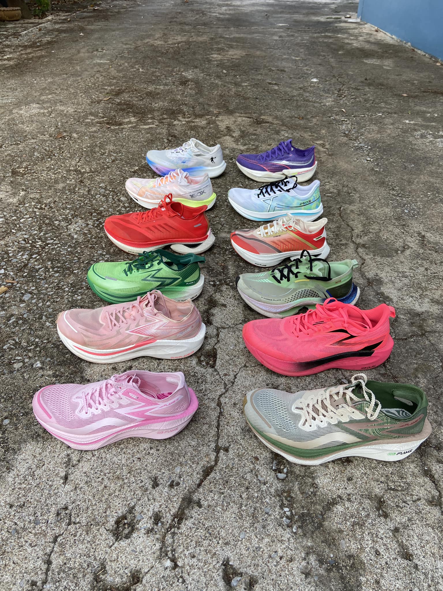 ブラック ボンダイ9 HOKA ワイド　22.5cm