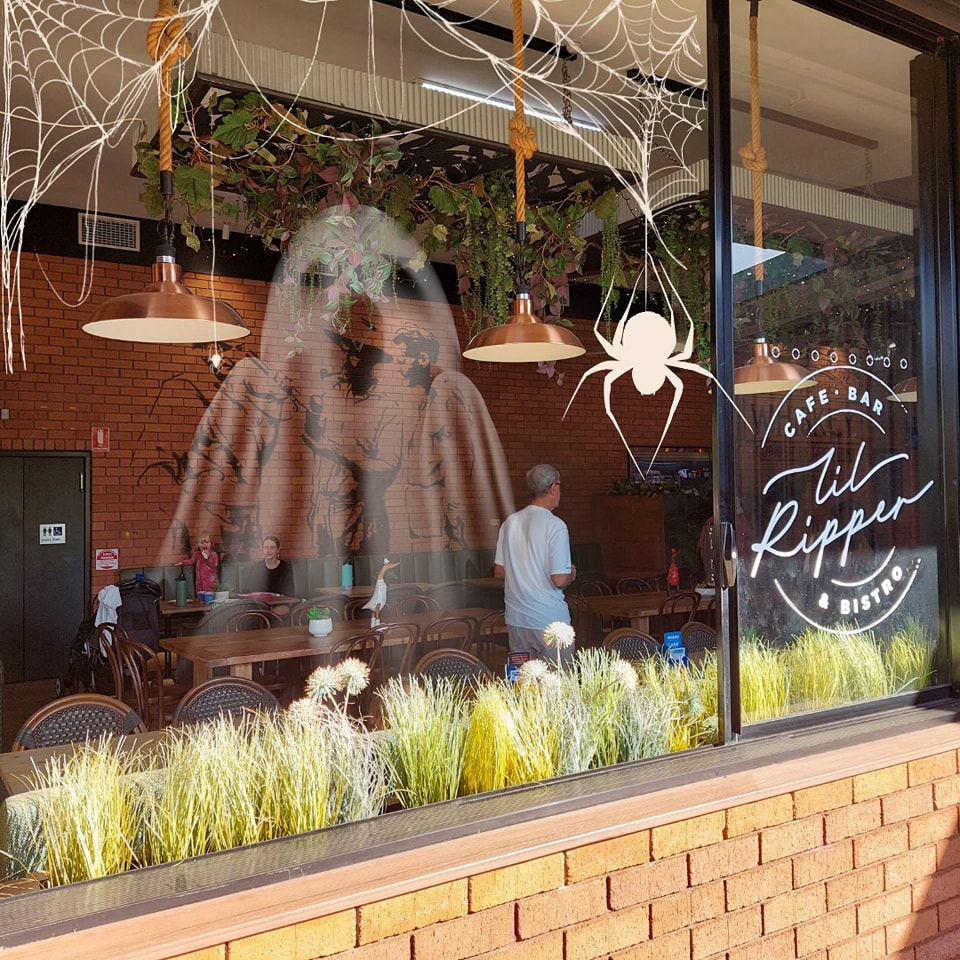 Lil'Ripper Cafe, Bar & Bistro
