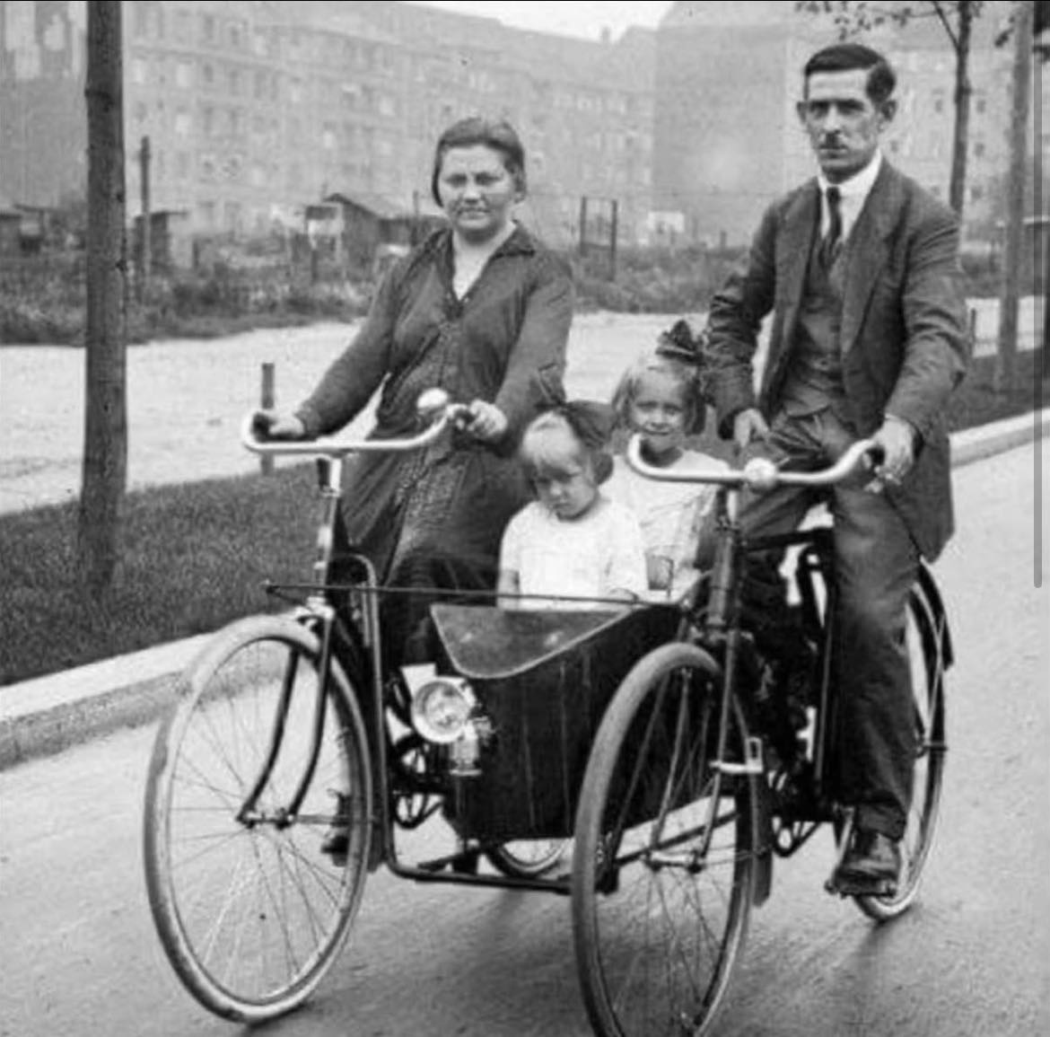 Barber - 🚲 ️ Quand le transport en commun tenait dans… un vélo ! Années ...