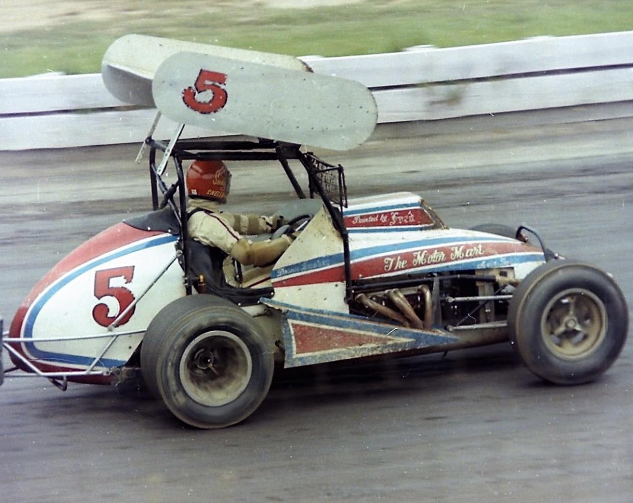 Turn - Smokey Snellbaker driving the Gary Wasson owned Trevis Chassis ...