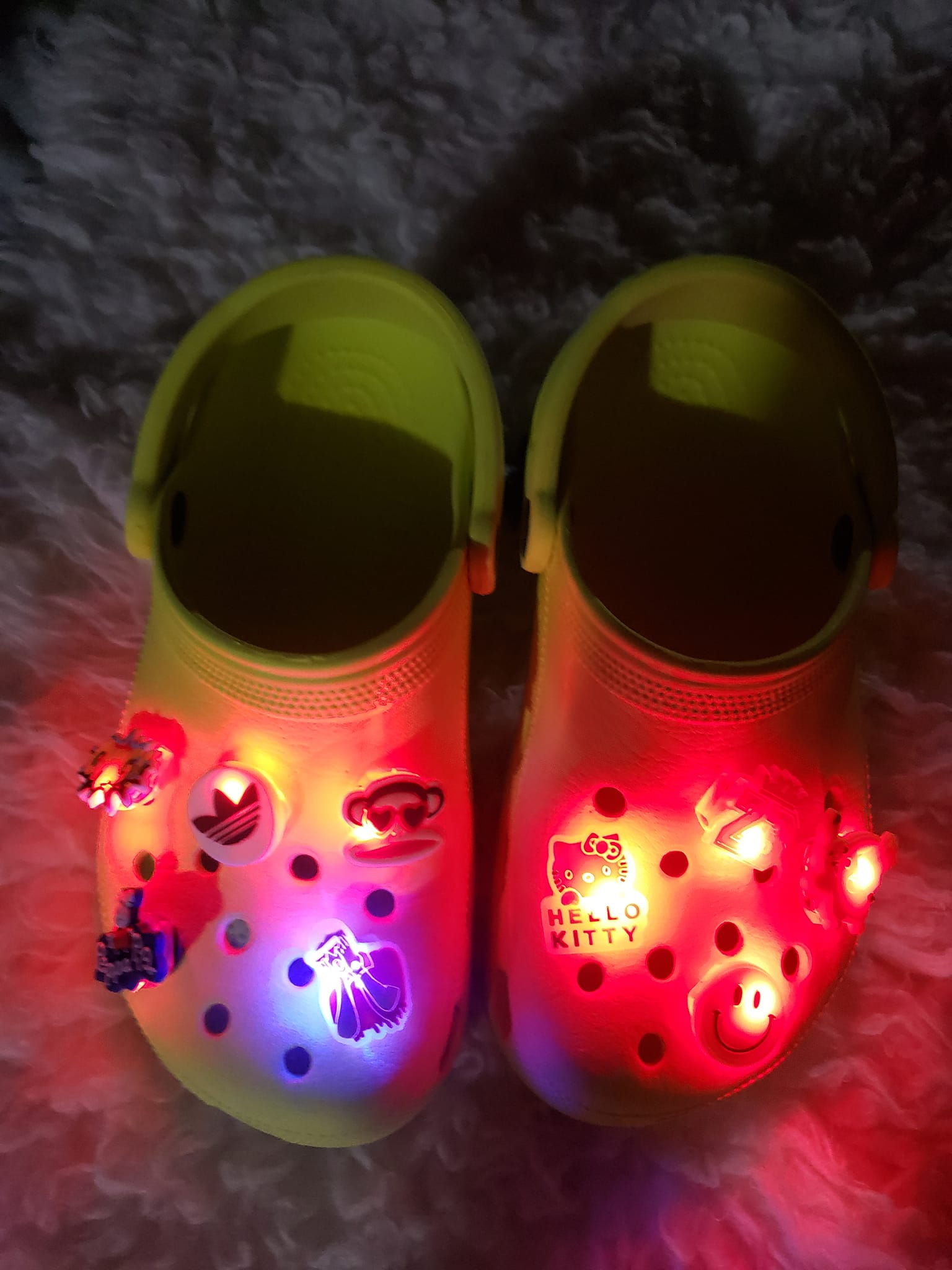 Kardys Store - Decora tus crocs con estilos Led tenemos...