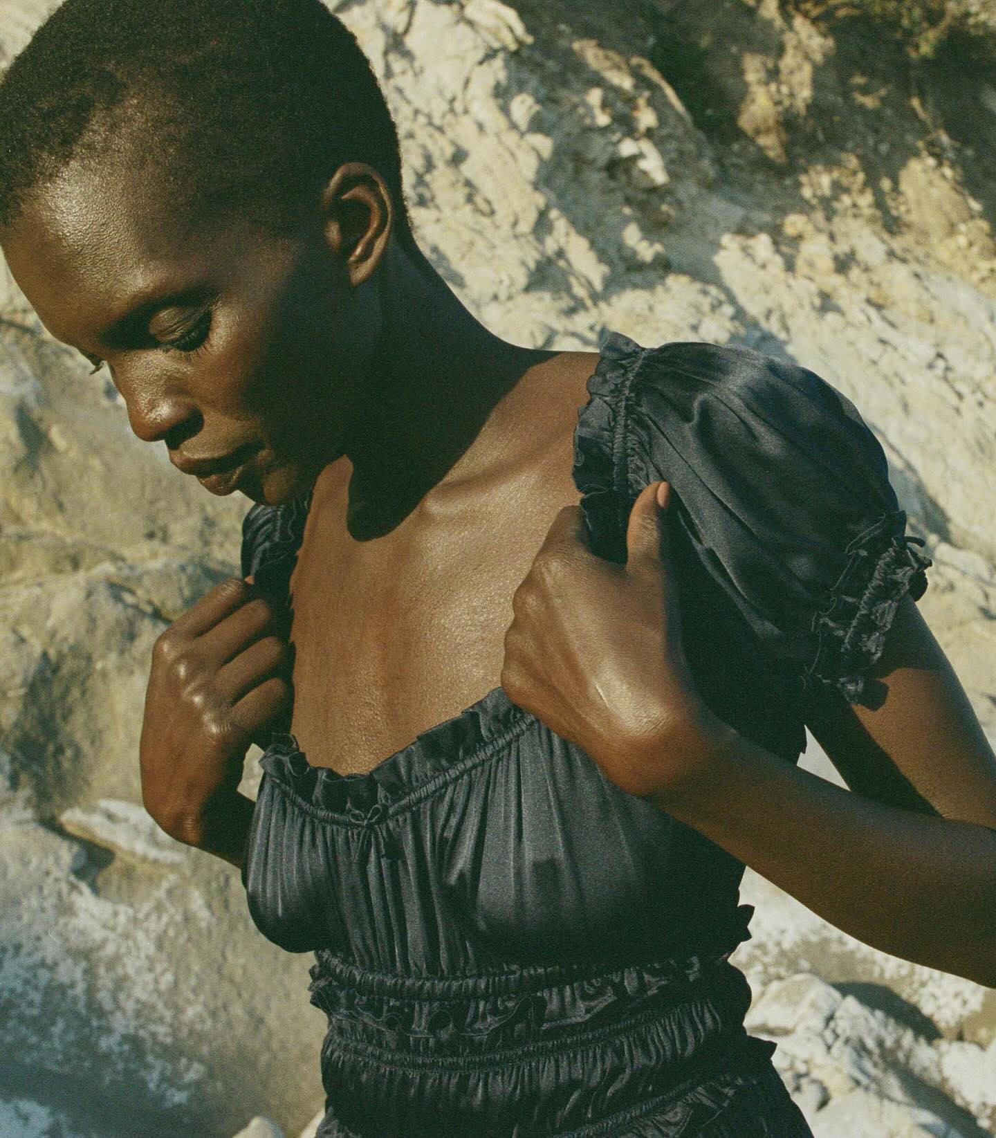doen leanne dress black The Dress—now rendered in a buttery, inky navy silk. 🕊️ ⠀⠀⠀⠀⠀⠀⠀⠀⠀ ~ ⠀⠀⠀⠀⠀⠀⠀⠀⠀ Image Description // Achok wears a long navy silk on the coast of California sku:4800 Rare Danielle Guizio Pink Color:Oil Rubbed Bronze Crafted of breathable cotton