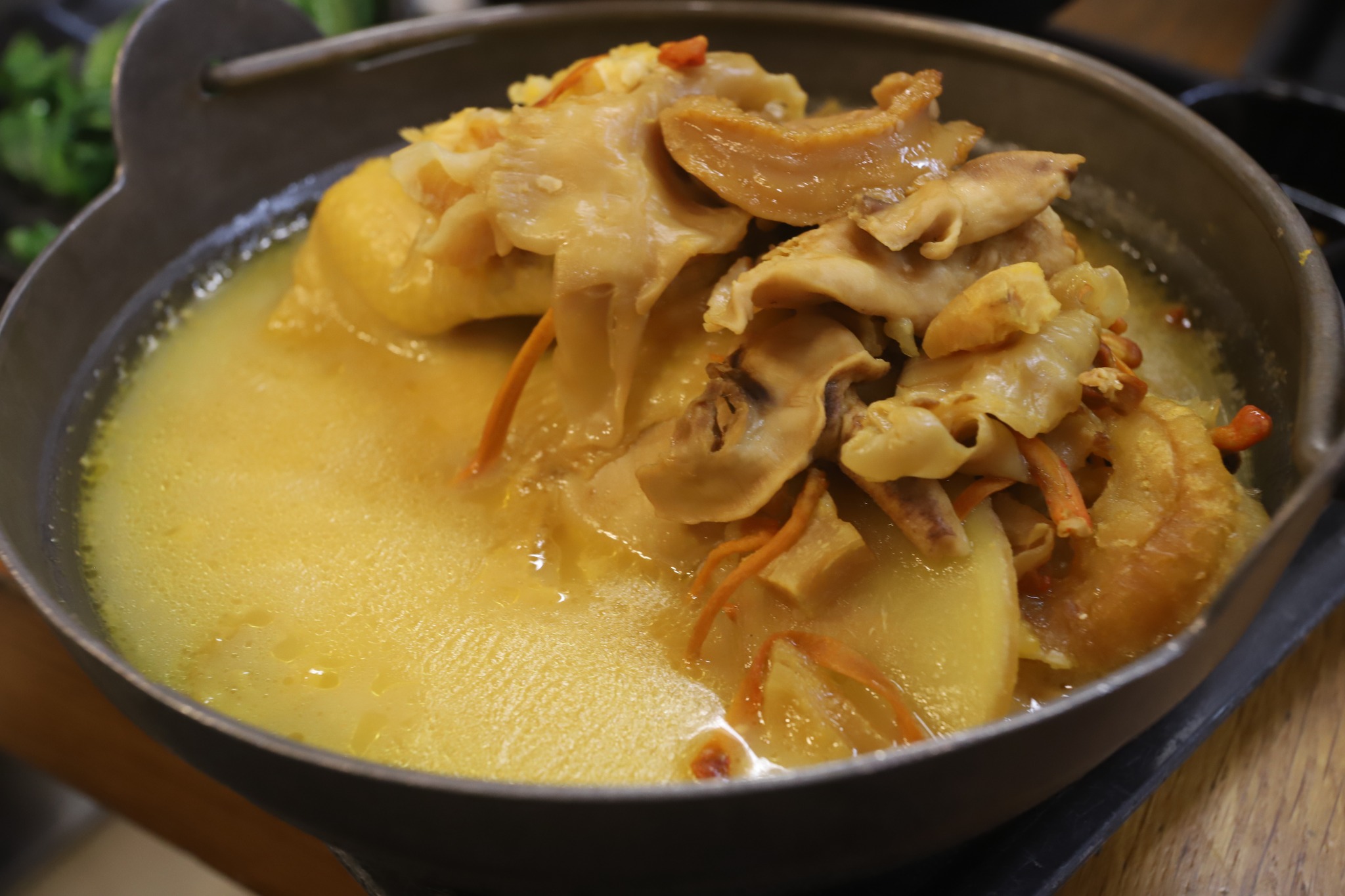 我的「鮑魚花膠蟲草花雞煲翅」比「花膠龍躉螺片海鮮龍蝦湯米線」好吃，重點在湯，這... - Lawrence Memories | Facebook