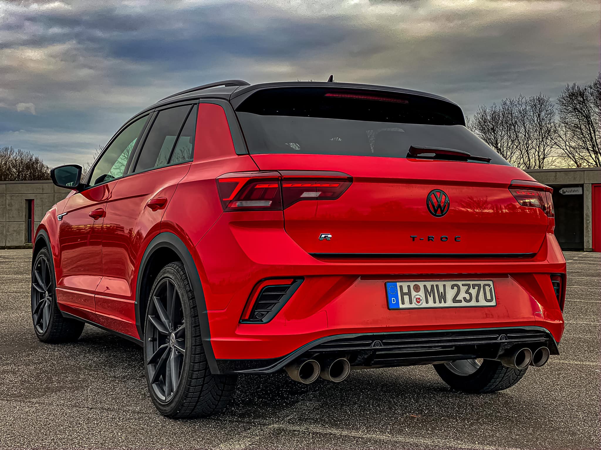 Planet - Bad ass ️🍑 The T-Roc R in black style trim with the optional ...
