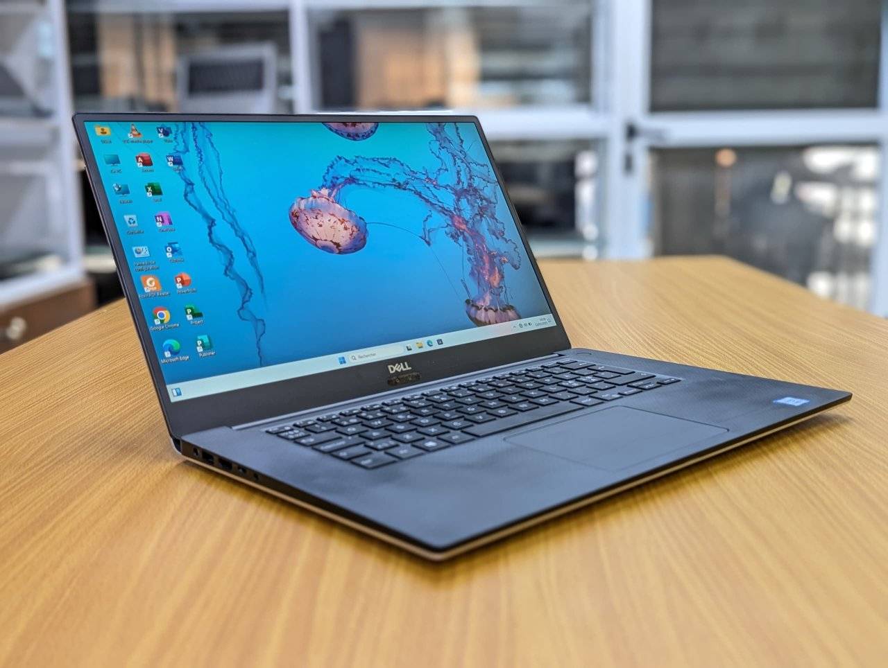 Dell Precision 5550 Intel Core i7-10850H NVIDIA Quadro T2000 4GB