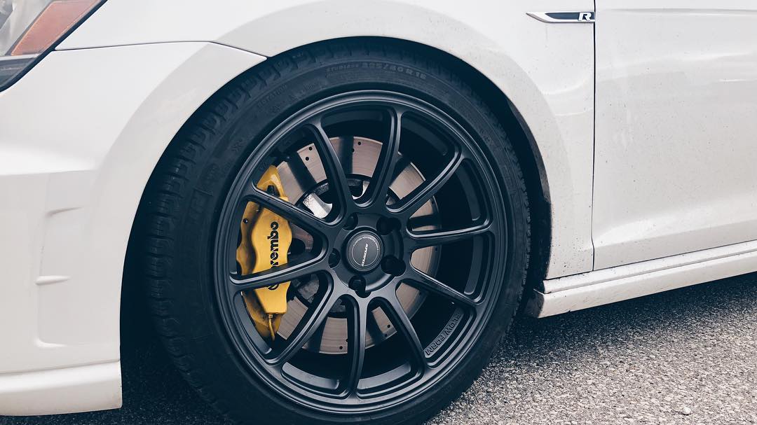 FlowForm RF03RR fitting on VW Golf R... - Superspeed Wheels