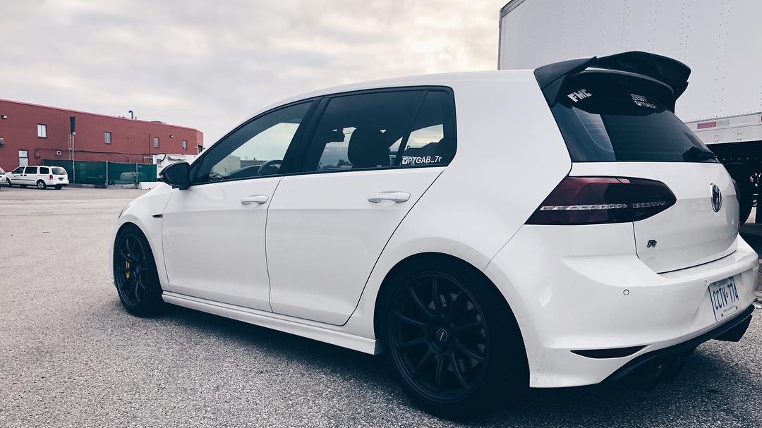 FlowForm RF03RR fitting on VW Golf R... - Superspeed Wheels