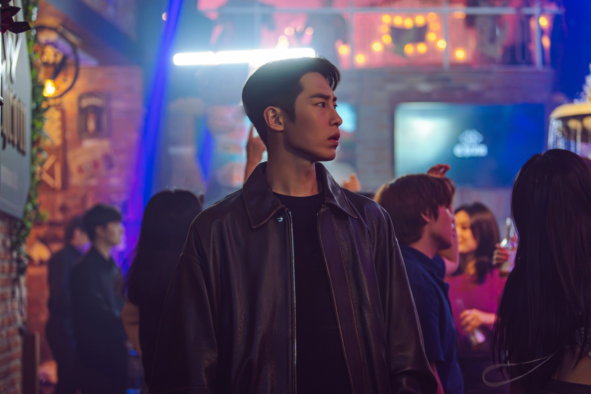 韓劇開麥拉 - DISNEY+ #篡位 #로얄로더 EP 1-4 Disney+原創劇《篡位》 首兩集大致上描繪主角三人結識之經過 三、四集 ...
