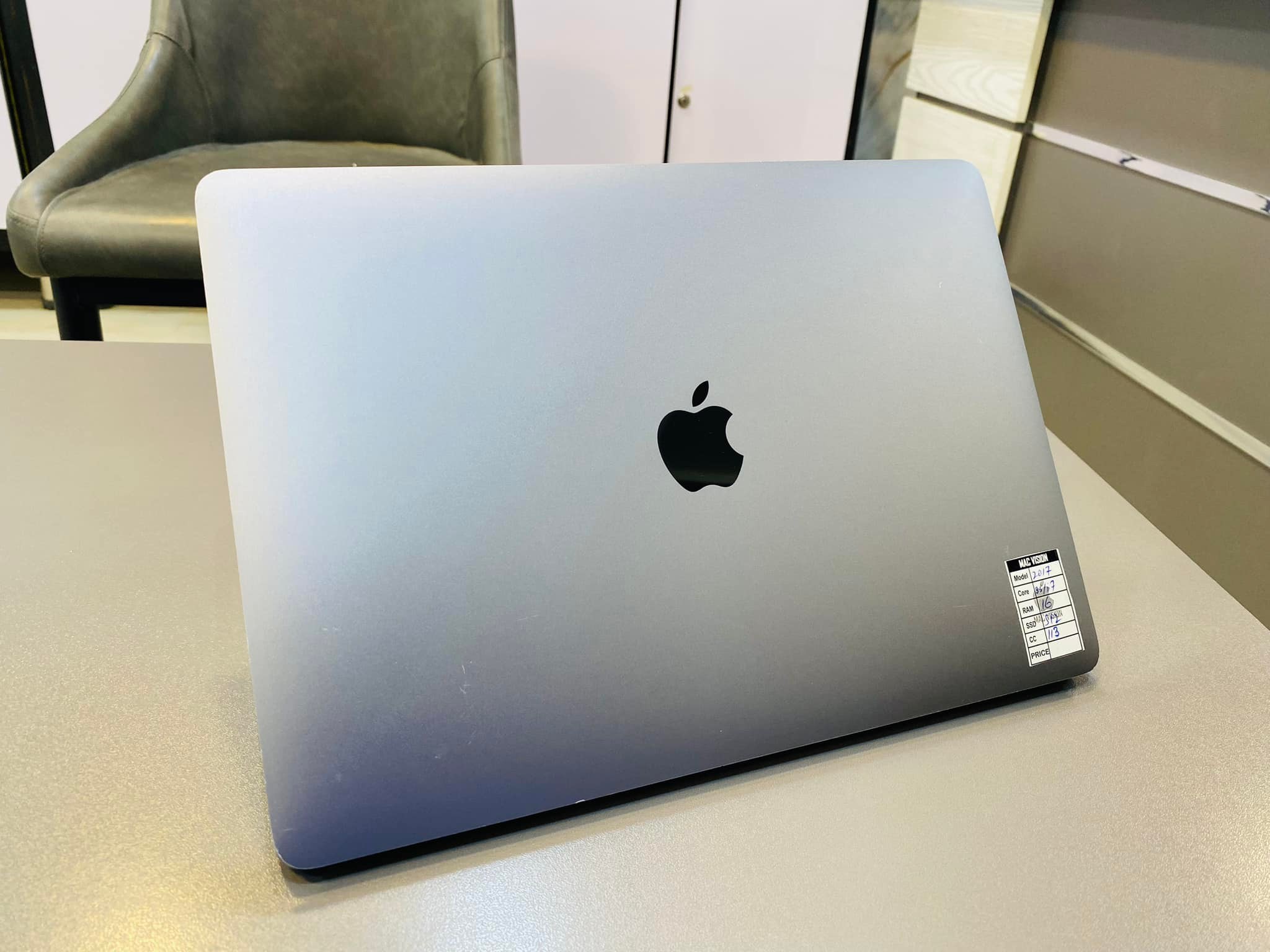? CTO-MacBook Pro 13” Touch Bar 2017 Processor: 3.5 GHz Core i7 