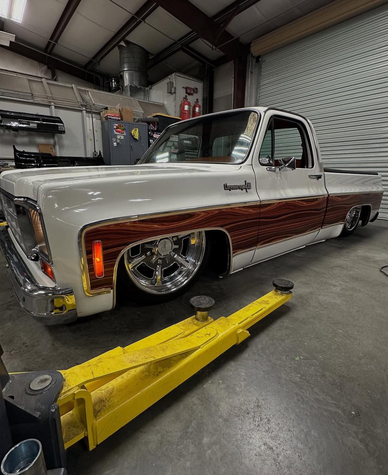 Cruzsoclean - Big Homie Customs 77 Squarebody 🔥 Delmos Speed Wheels Air ...