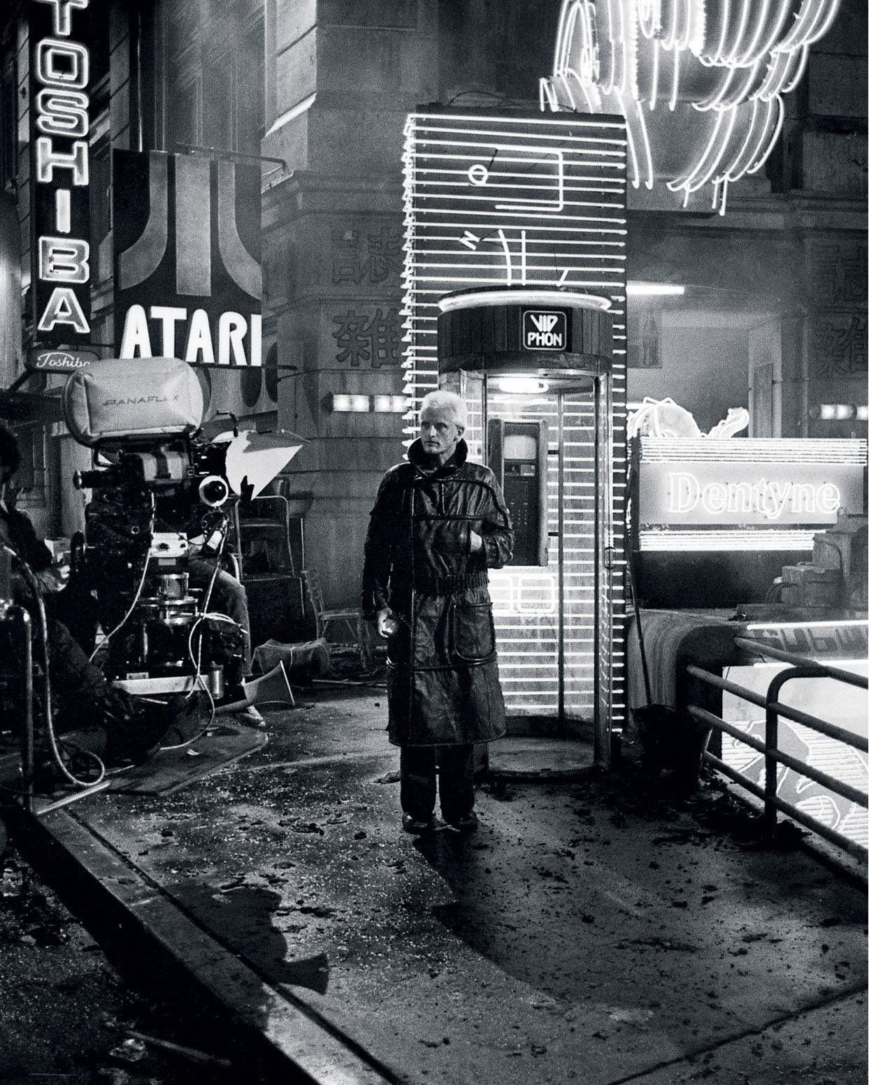 Last surviving Rutger Hauer hand from the production of Blade Runner!