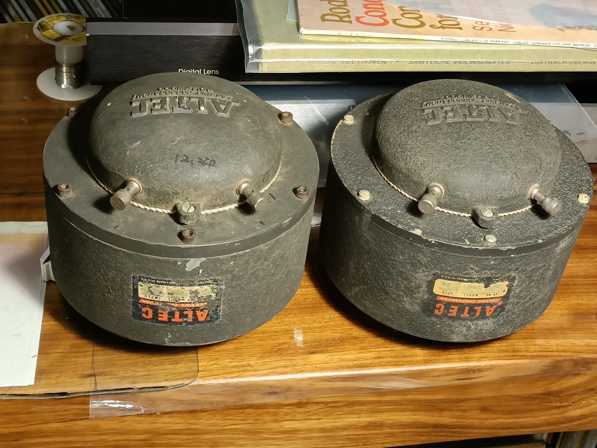 鄔紹輝 - ALTEC 288C已經很好聽了，這對 最頂尖的RWB 288，買了快半年了，都還沒有上陣，10... | Facebook