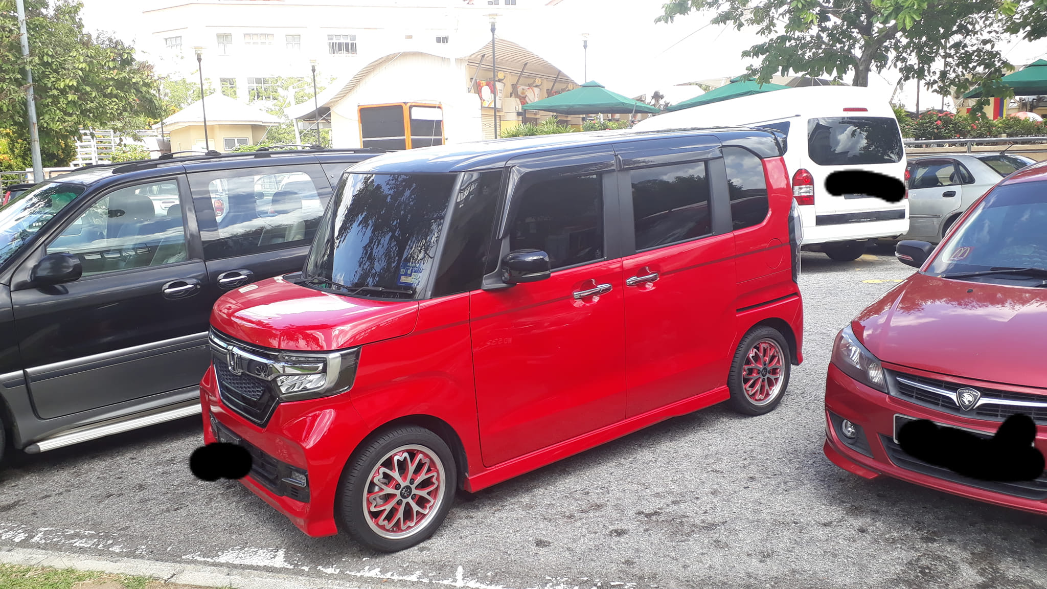 The New Honda N-Box Slash Kei Car. The Very First In Singapore