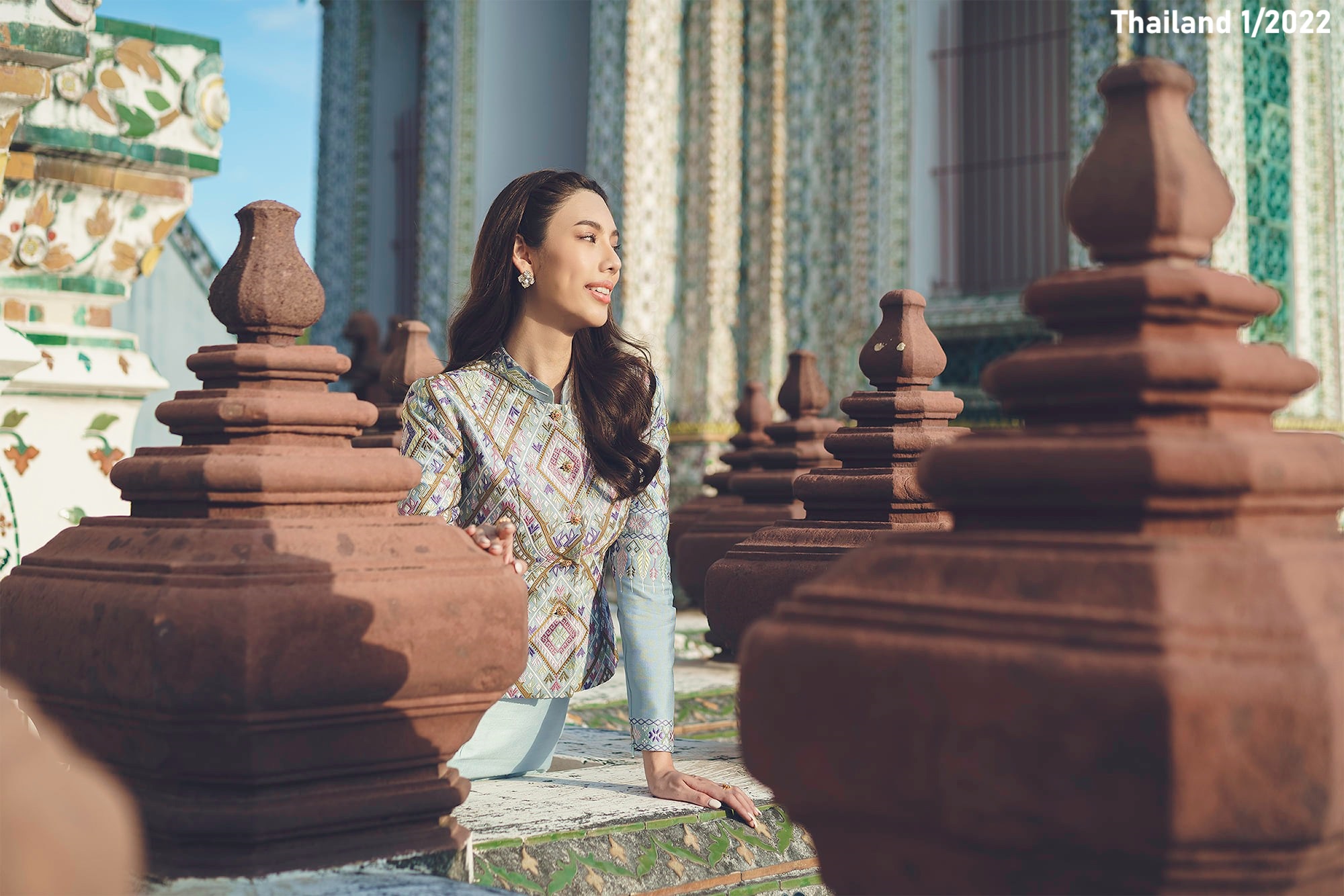 Thai - Gorgeous Lady in the Thai Chitlada National Costume . Credit ...