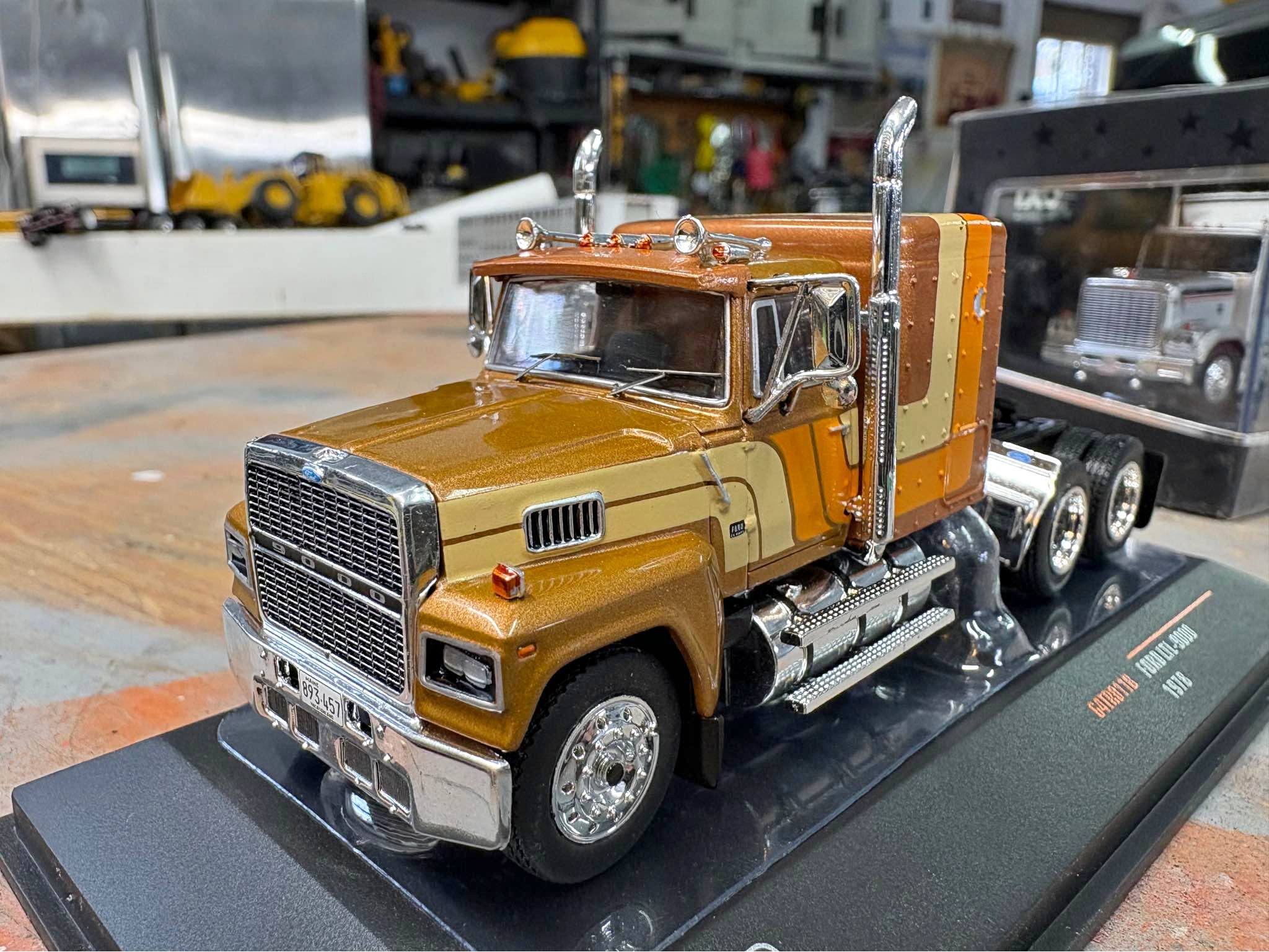 IXO 164 scale Ford LTL 9000 1978 edition new in plastic case - Cars ...