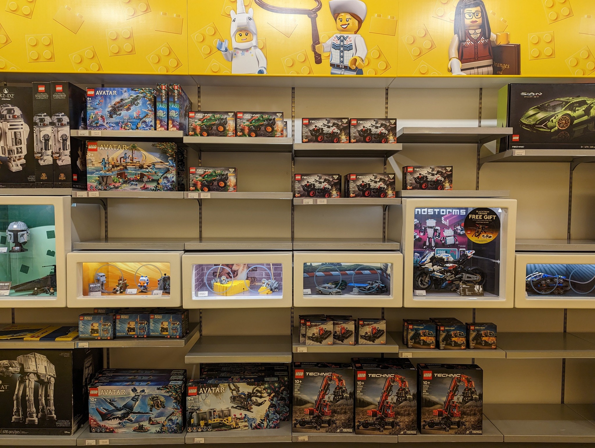 Quick look inside the LEGO Store in Las... - Beyond the Brick | Facebook