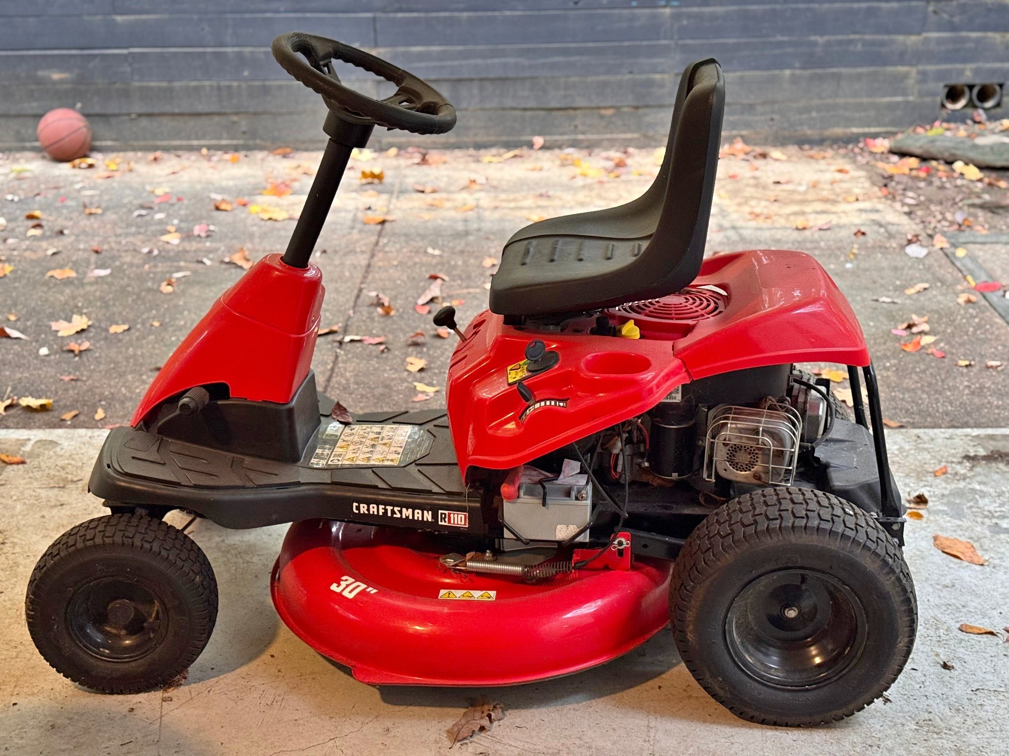 Craftsman R110 Riding Lawn Mower – Great Condition 30