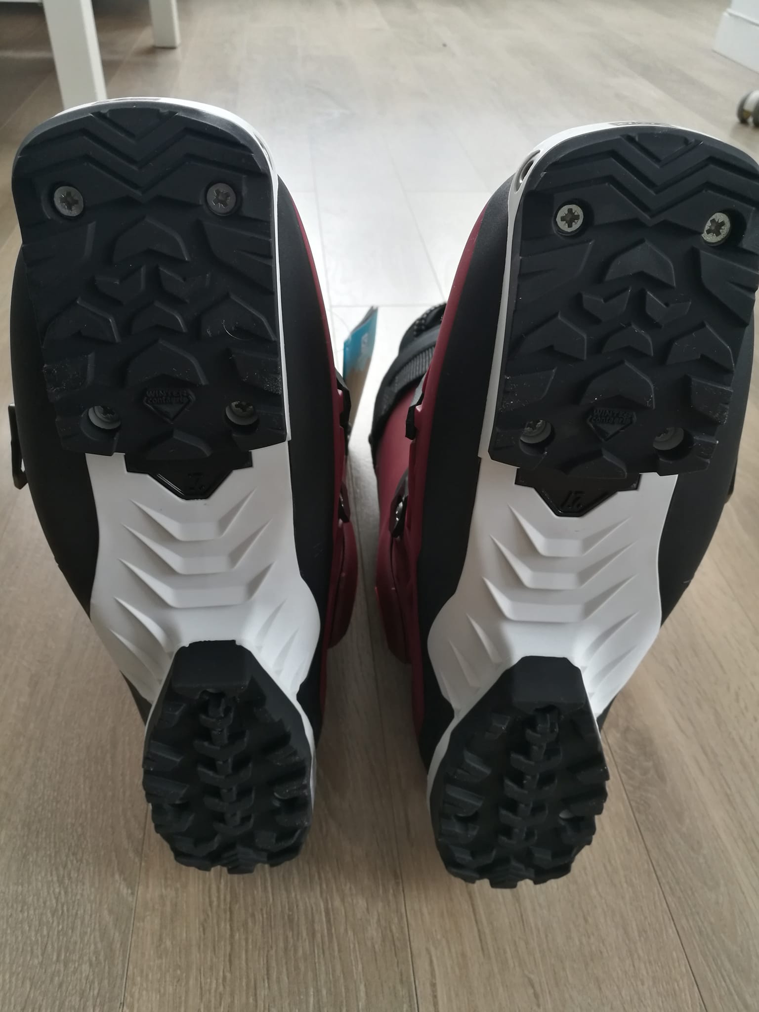 What is the current version of Salomon QST 130 ski boots?