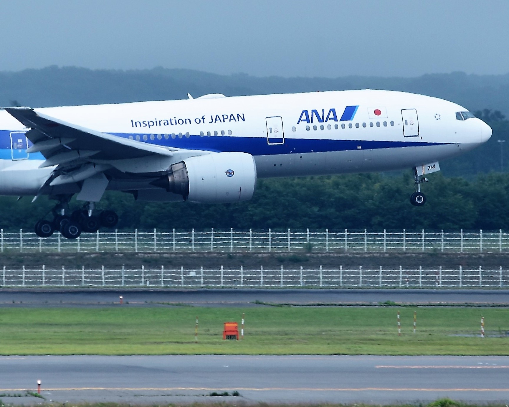 ANA 1/200 NH20077 B777-200 IOJタグ付きJA714A 1/200 B777-200 ANA