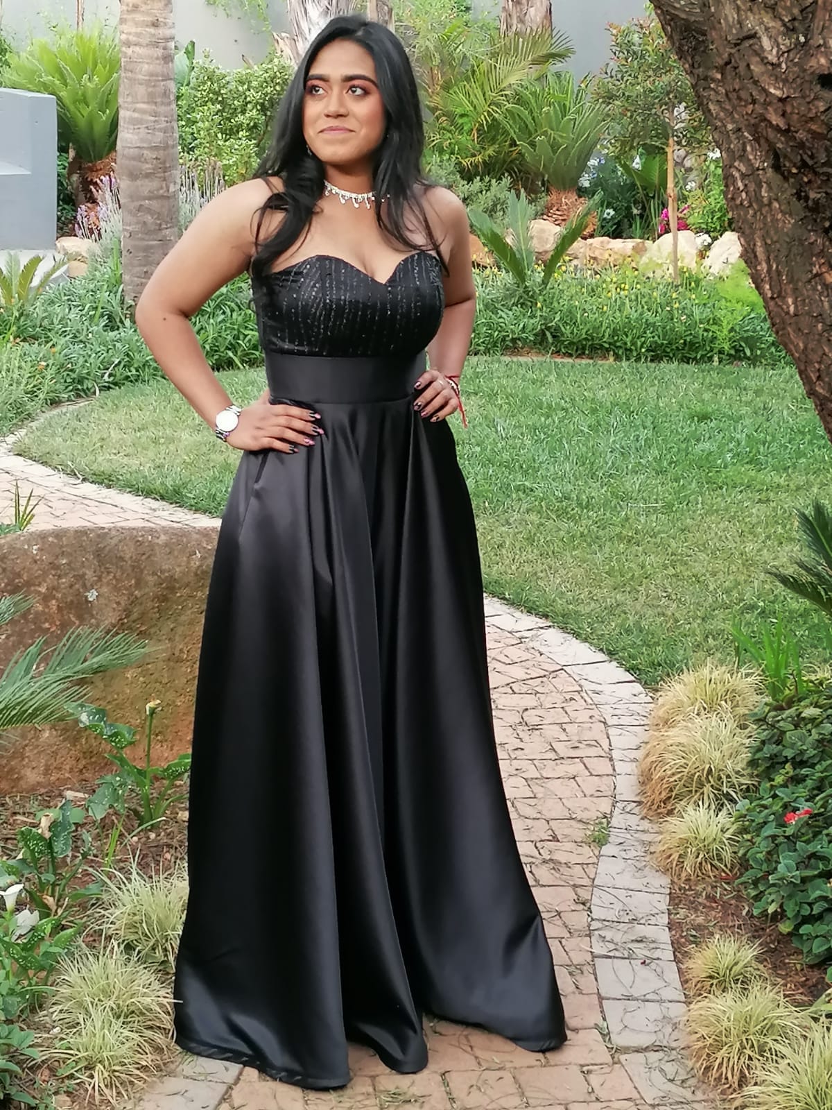 A black dress is to fashion what red roses are to romance. #blackdress #classy