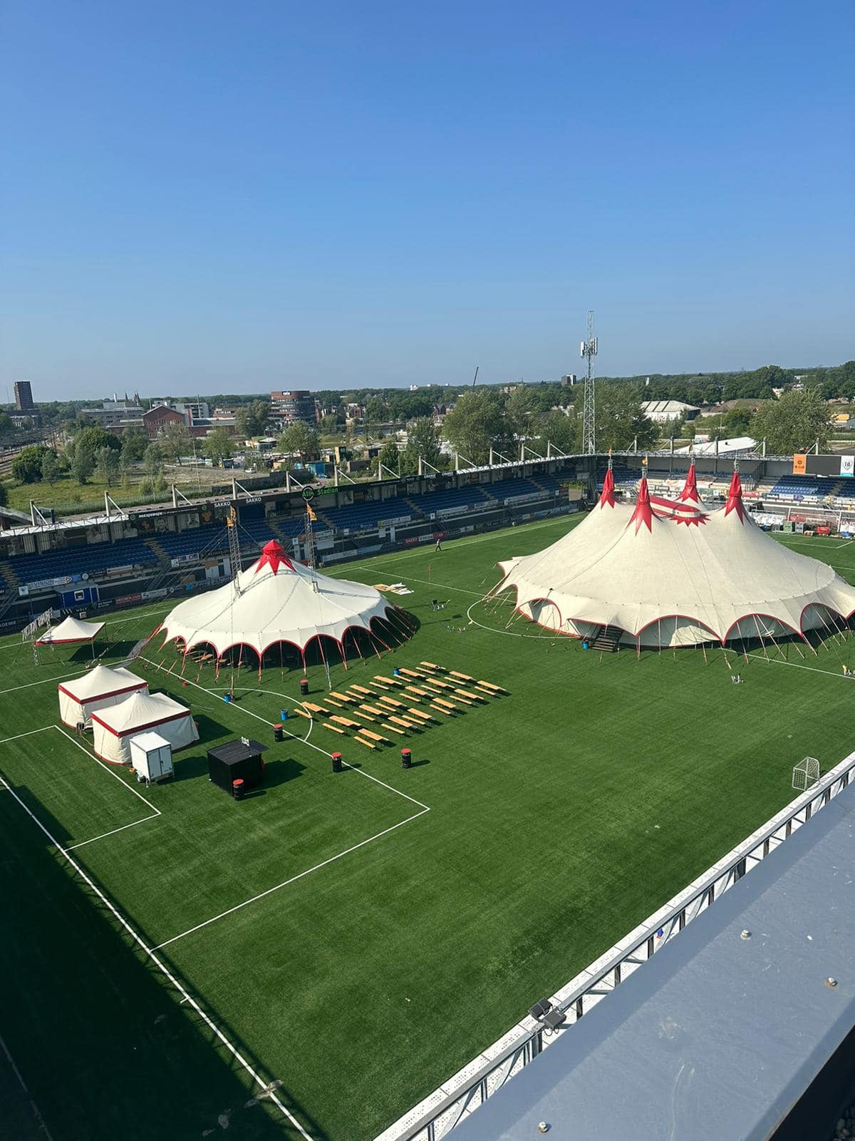 de-tenten-staan-er-prachtig-circus-verhuur-pammy-boltini-facebook
