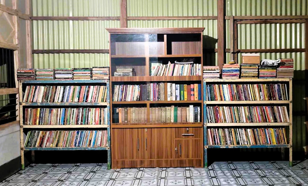 মৃত্তিকায় মহাকাল /... - মৃত্তিকায় মহাকাল / Mrittikay Mohakal