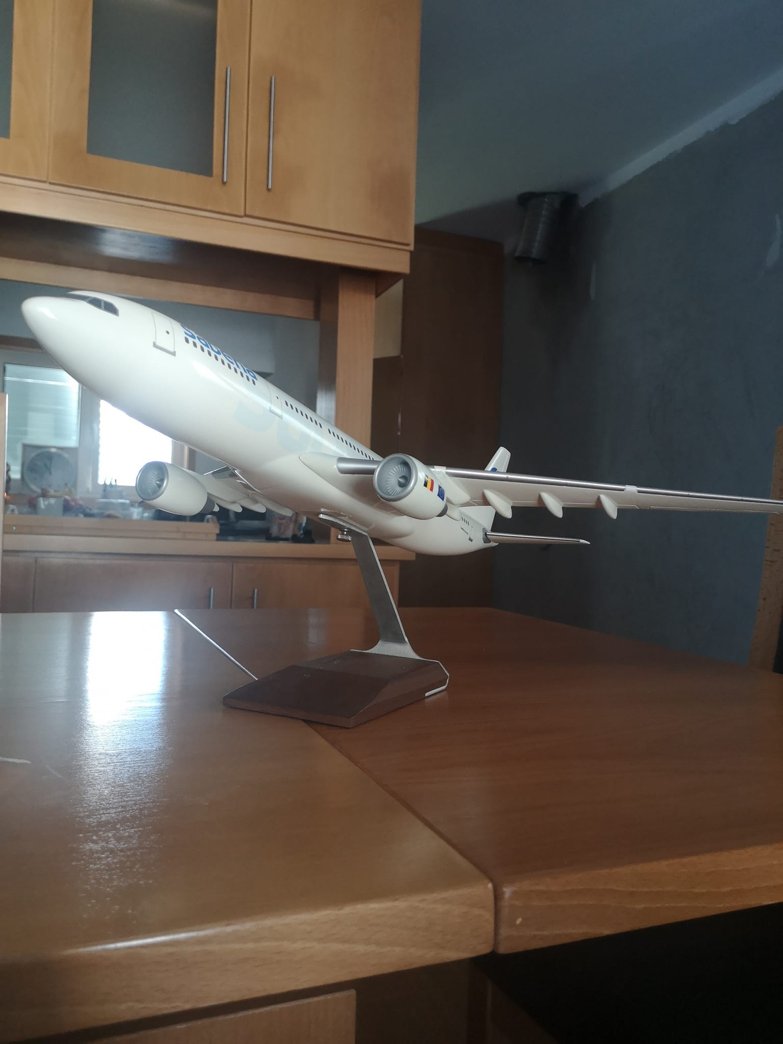 Pacmin 1/100 scale airliner models for sale