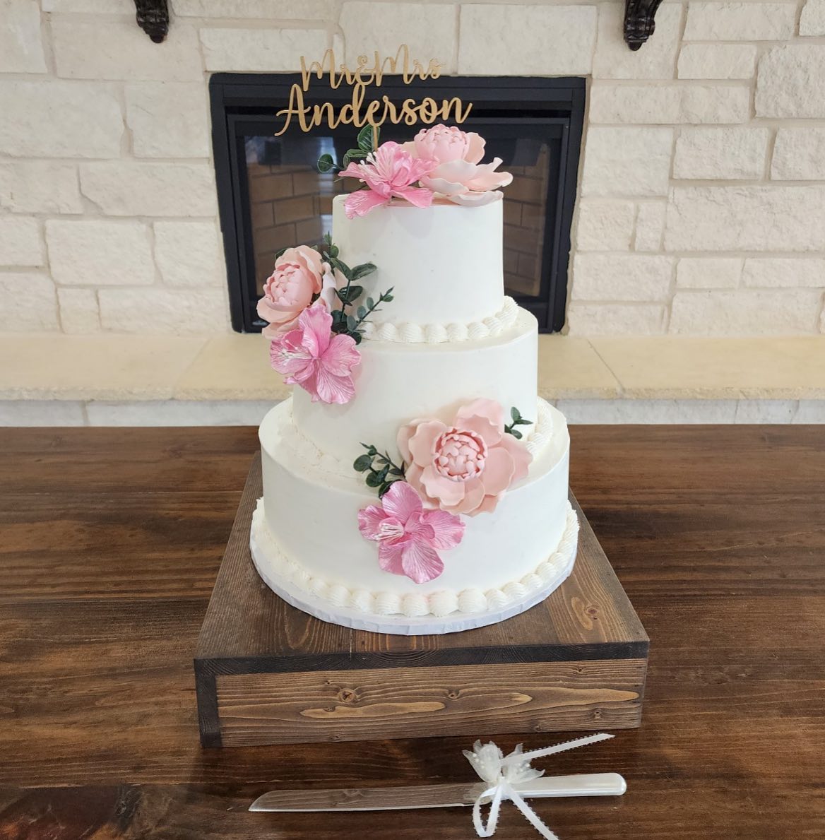 A beautiful wedding cake with peony... - Vernele's Bakery