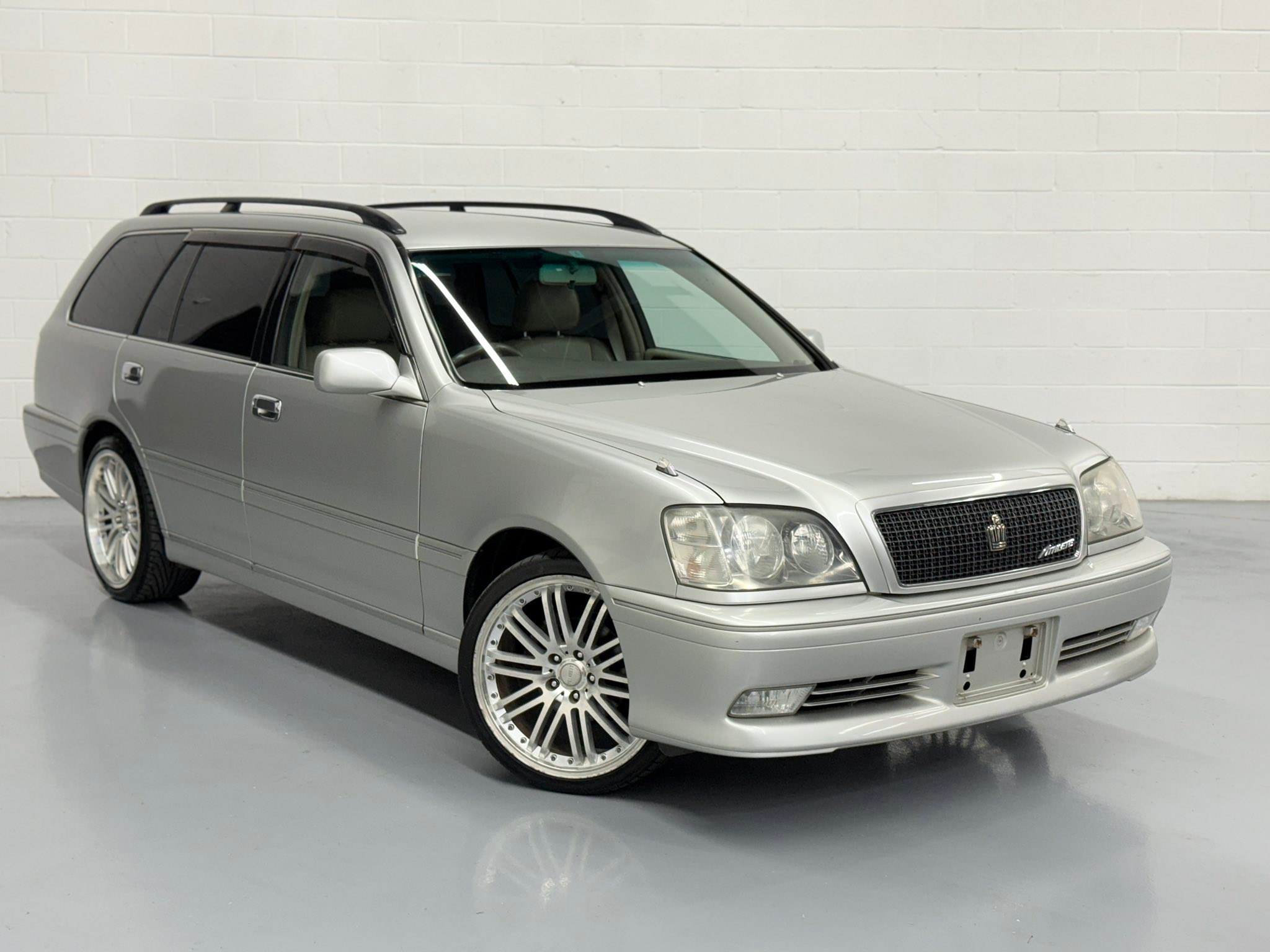 Now available 2000 Toyota Crown Majesta C-Type! (UZS171) Specs 
