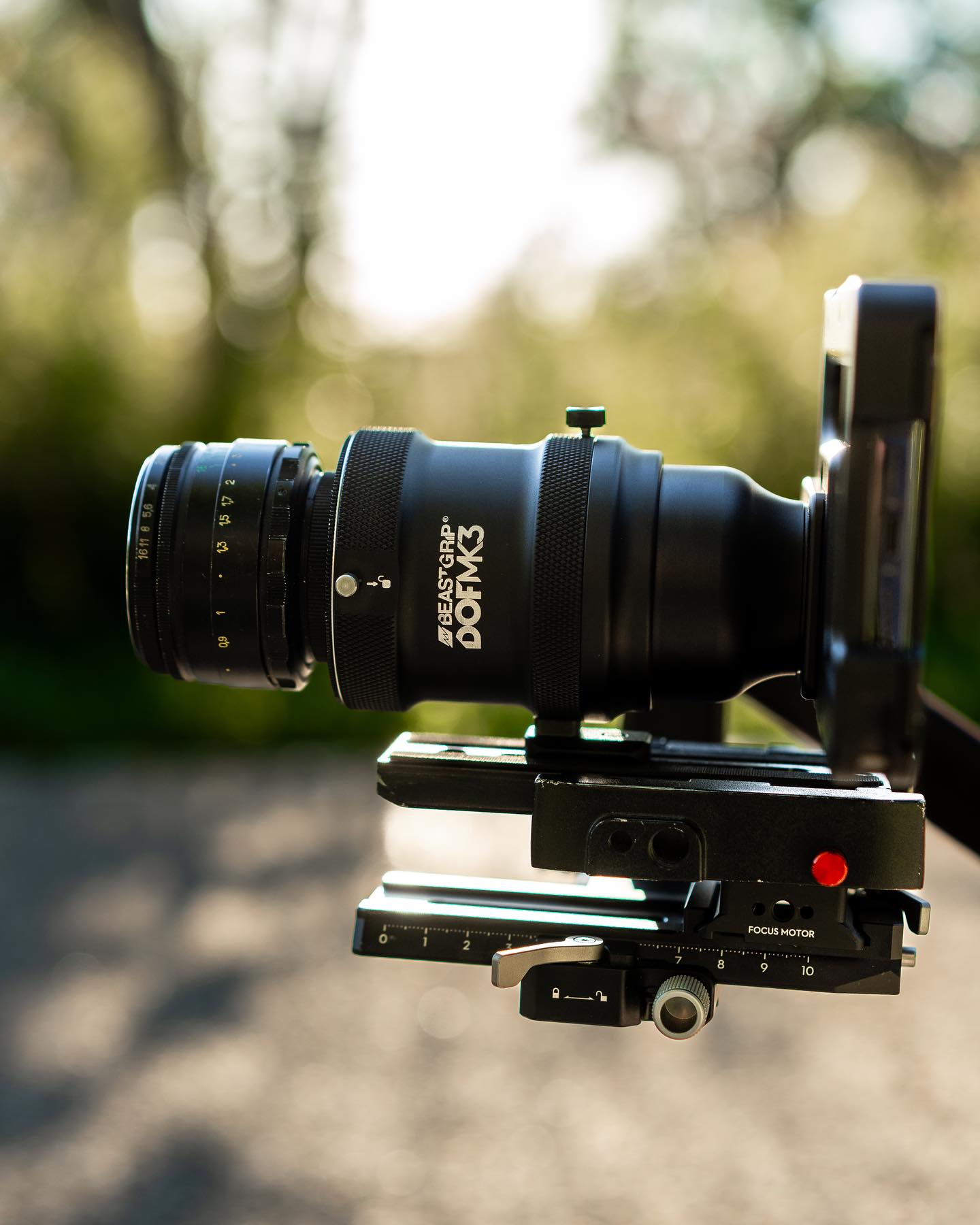 Beastgrip DOF adapter for film-like smartphone footage