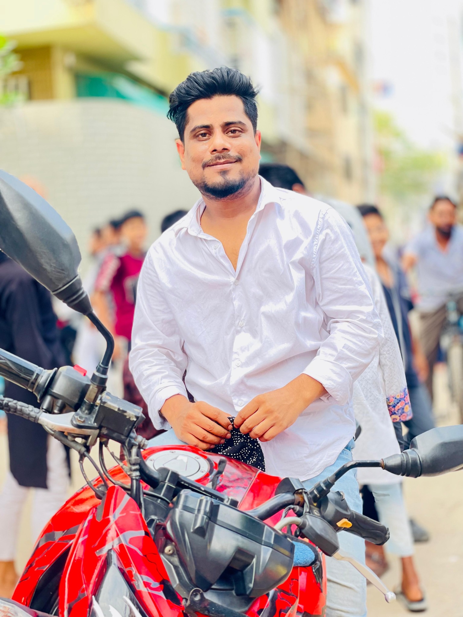 নিজেকে ভালো রাখার উপায় হচ্ছে অল্পতেই... - Rashed Islam Raj | Facebook