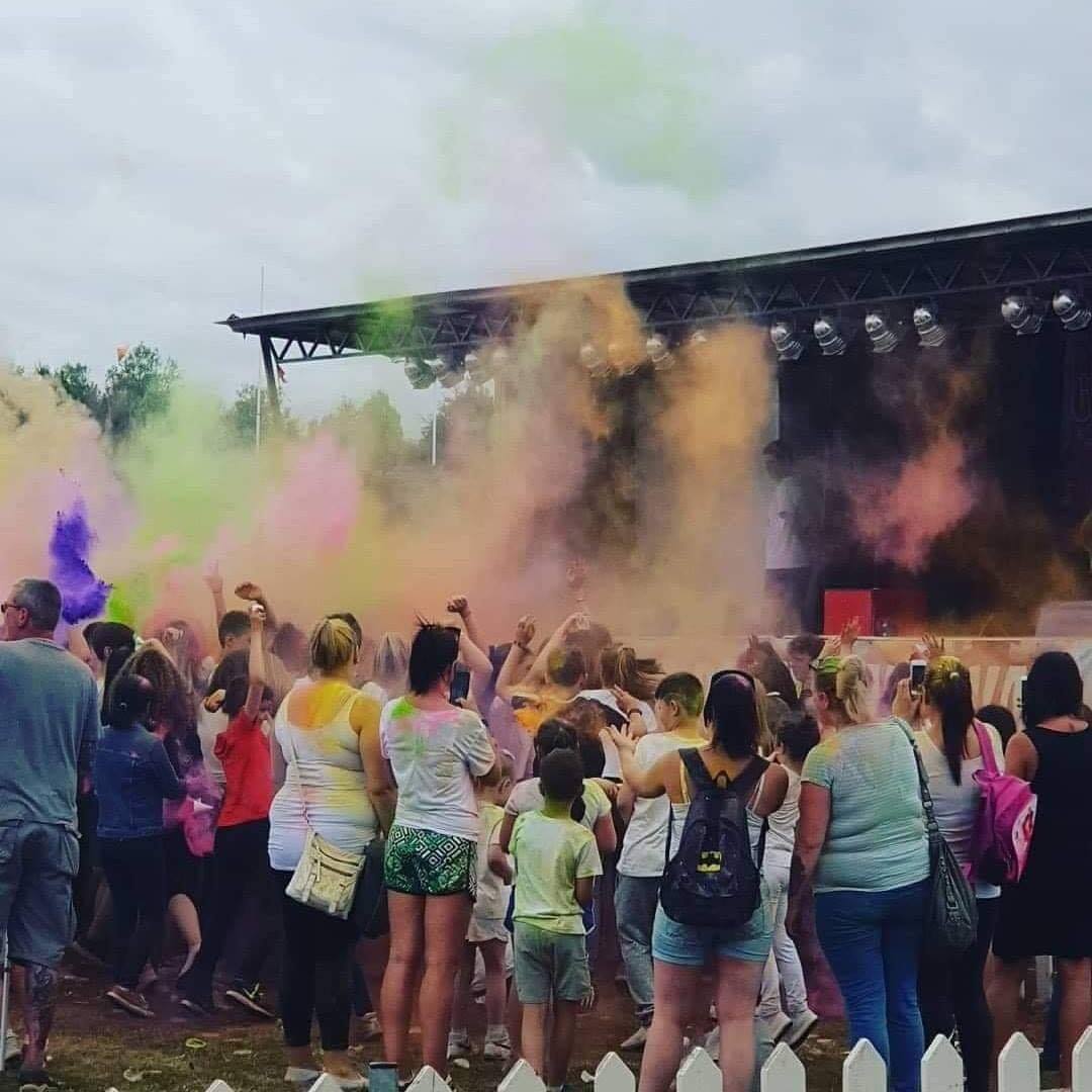 colour-bomb-carnival-edinburgh