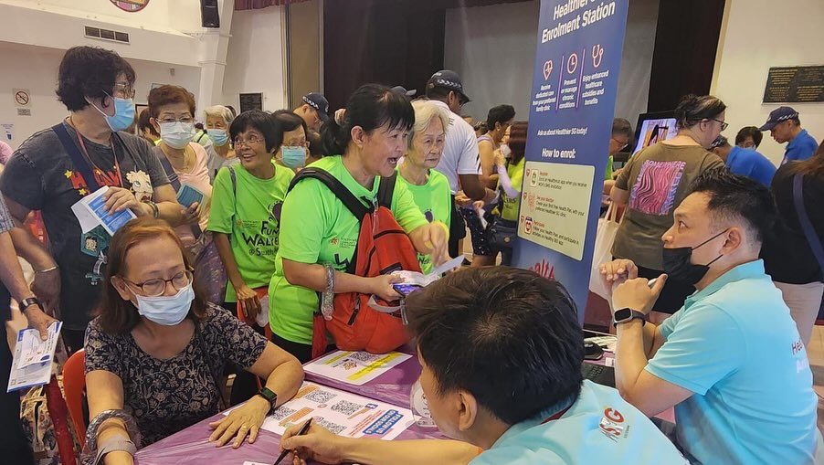 Gan Kim Yong - Our seniors learn about digital payment and... | Facebook