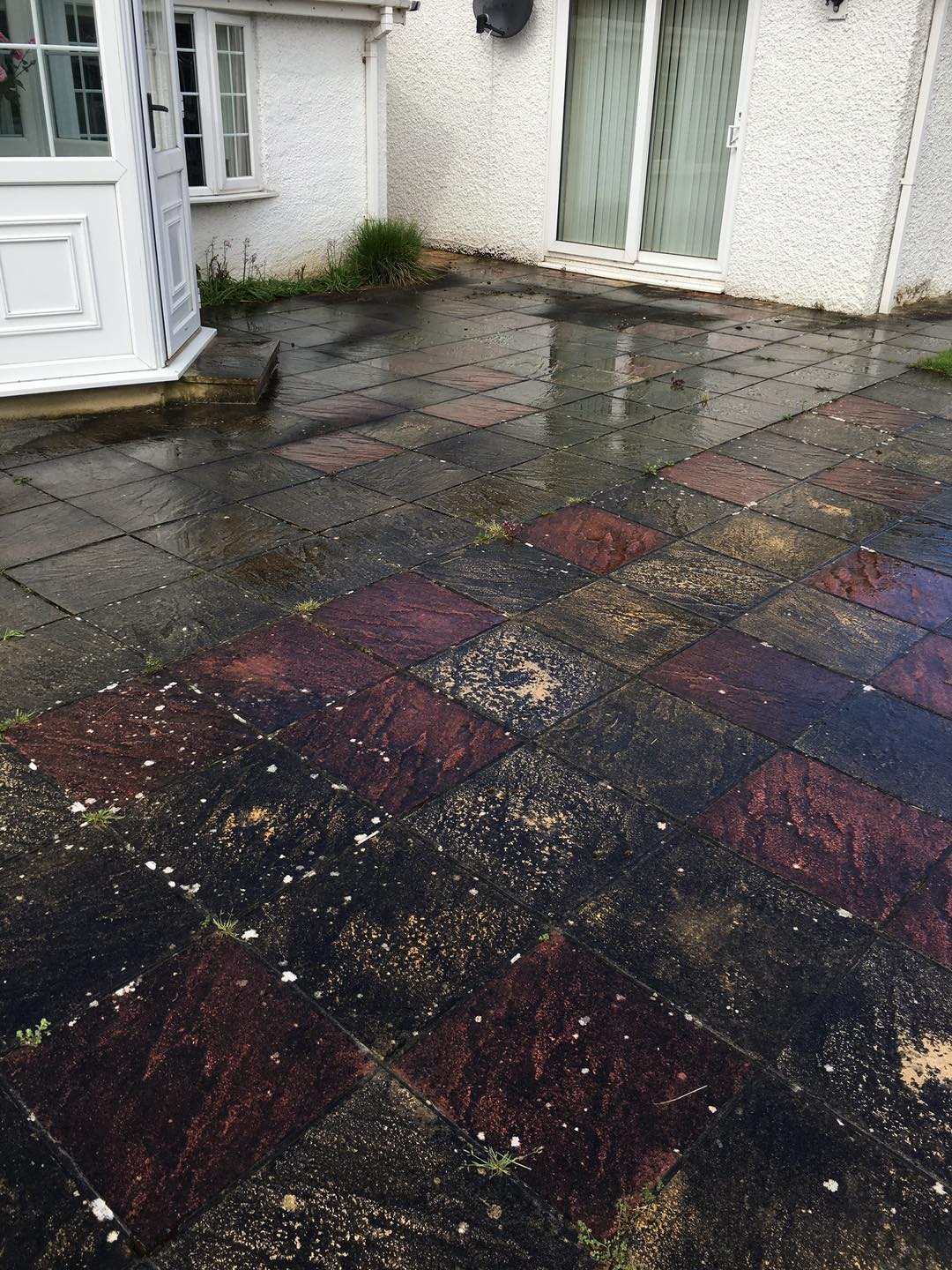 💥 Completed in #Bembridge💥 A tired paving is now fully BBQ ready 💪 and ...
