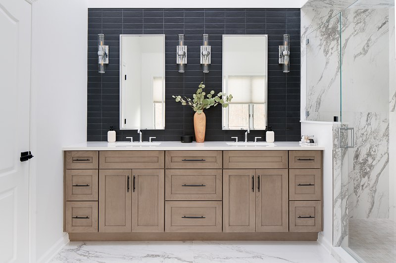 A primary bathroom that you’ll... - Global Cabinets LLC.