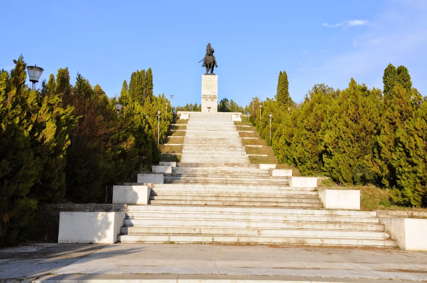Ansamblul monumental Podul Înalt –... - Cristina Tărteață