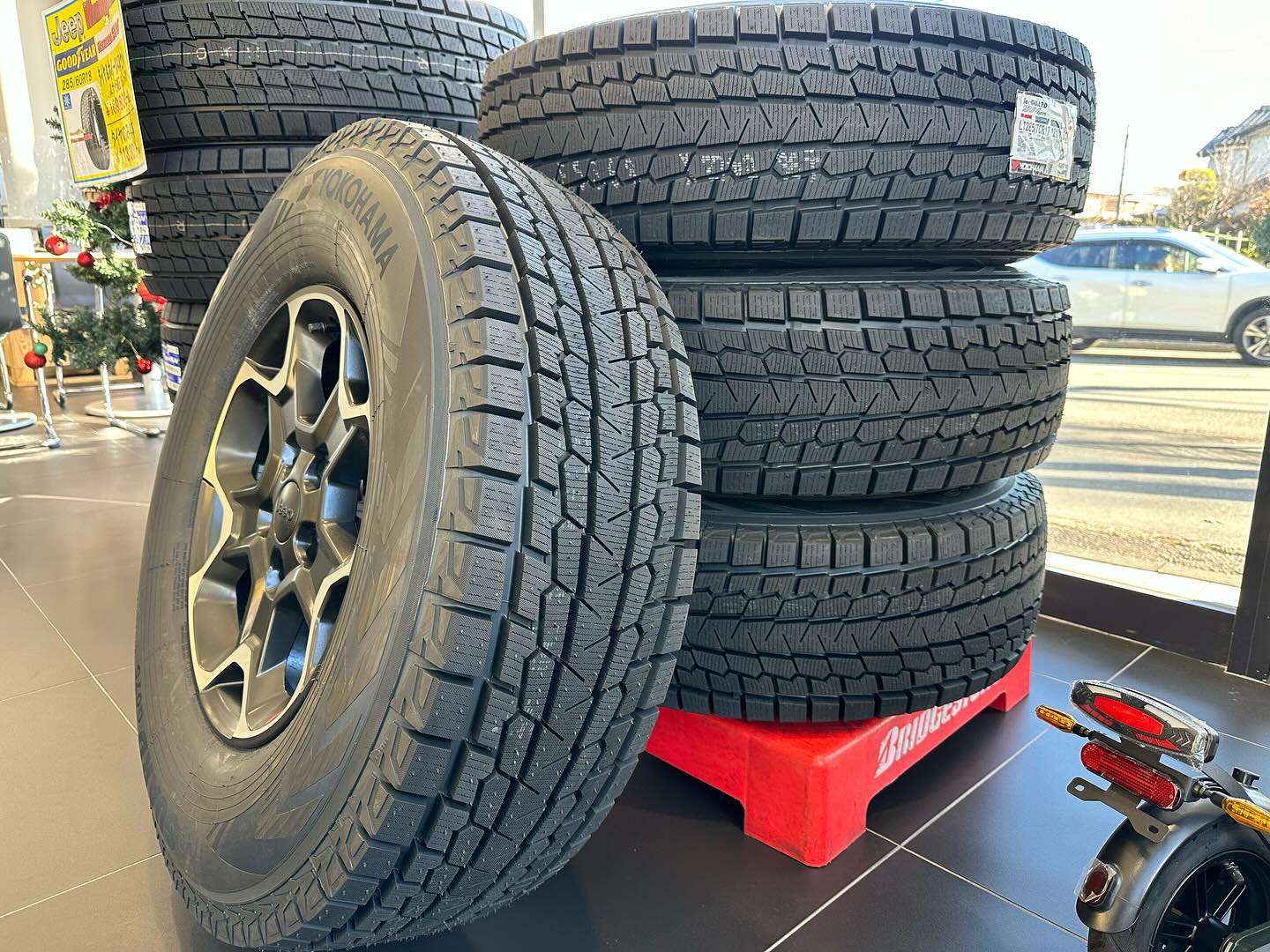 ヨコハマスタッドレスタイヤ&ルビコン純正ホイール4本セット入荷しま