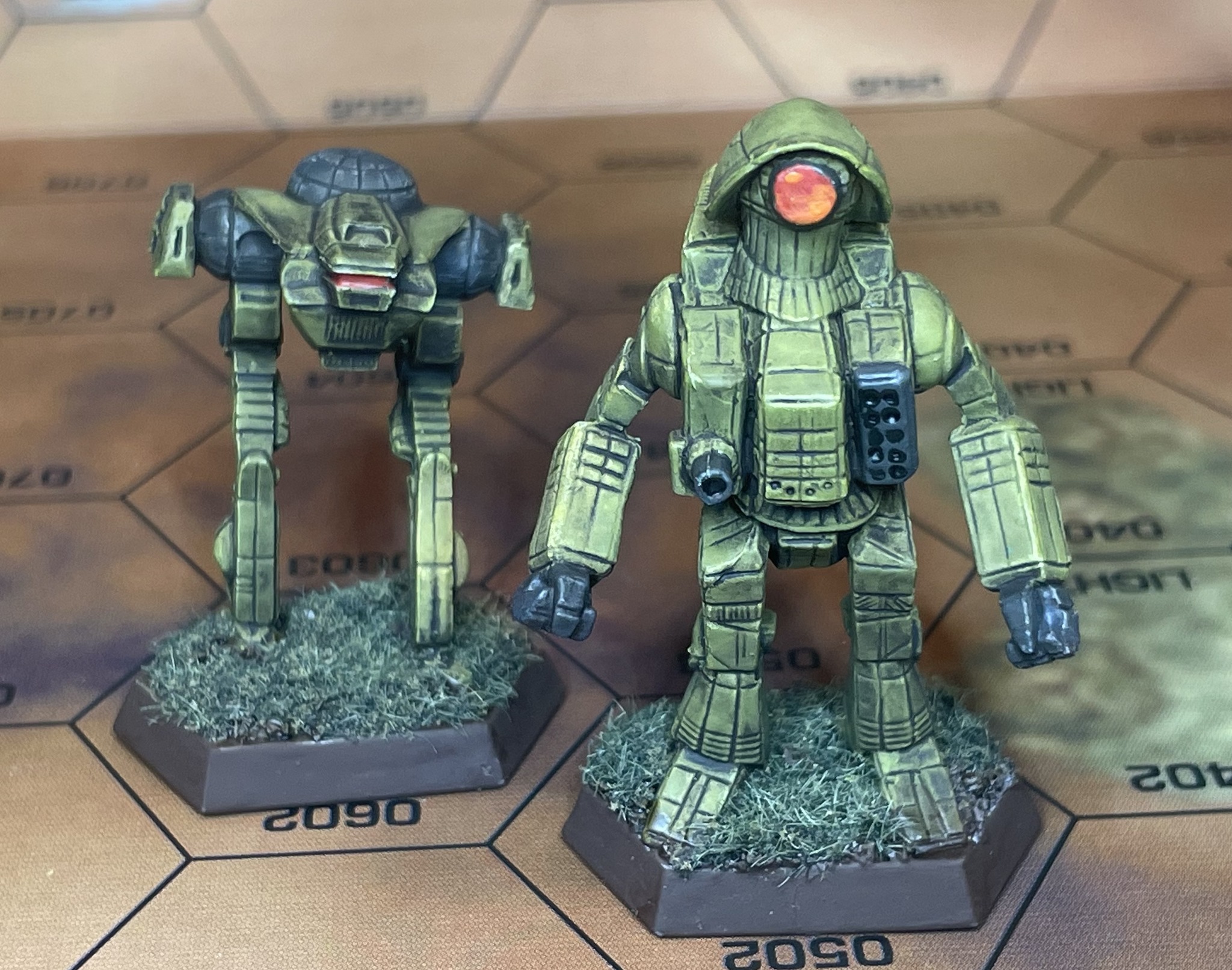 Painting cyclops and cicada models with Vallejo and Citadel
