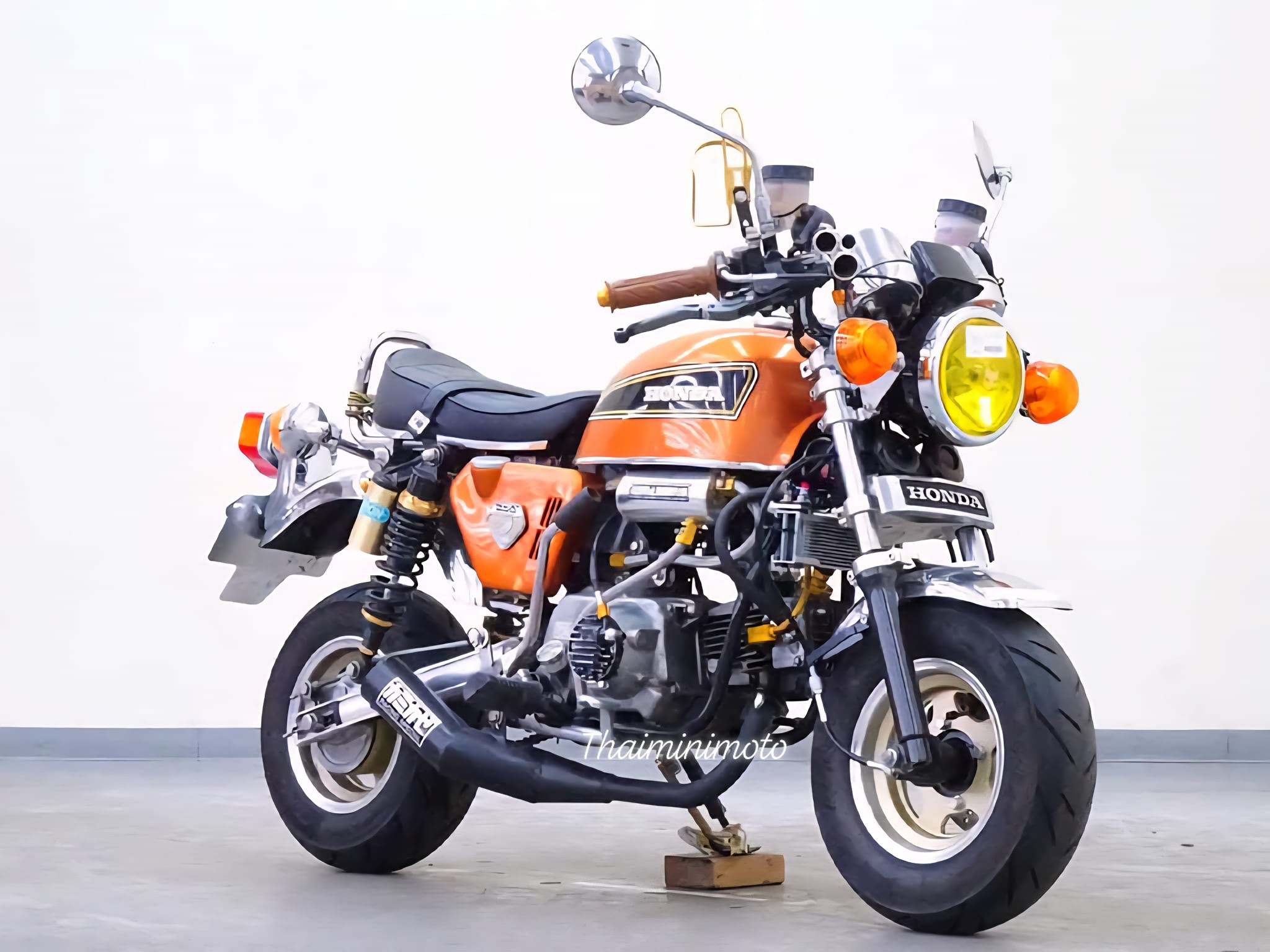 Holy smoke – this custom mini Monkey Z50 comes alive in full HONDA 