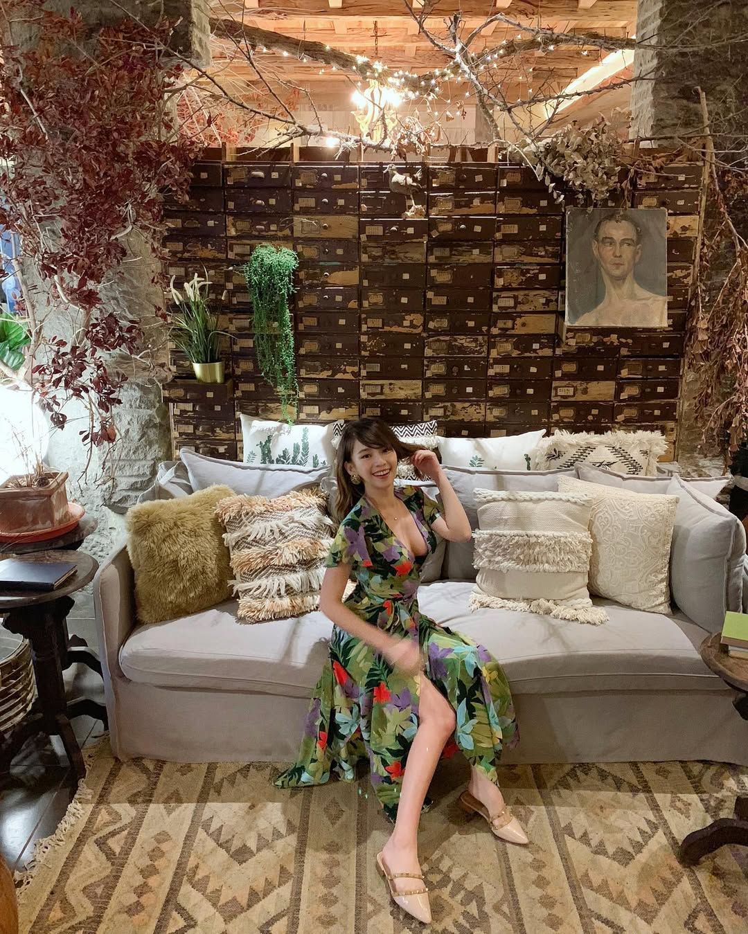 新聞美女主播記者俱樂部 - 新聞美女主播記者俱樂部 added a new photo.