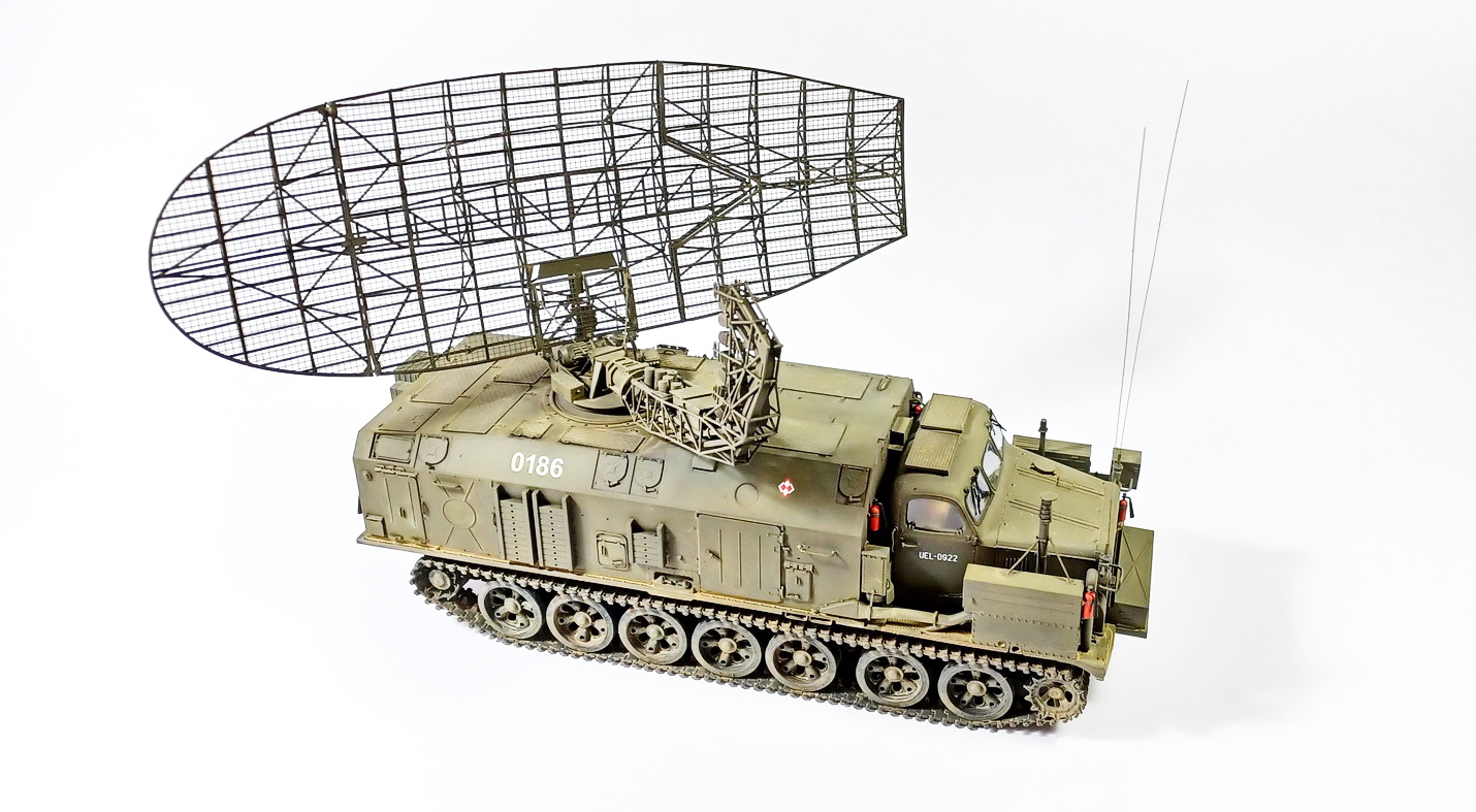 Trumpeter 1/35 P-40/1S12 Long Track S-band acquisition radar Plastic Model Kit [09569