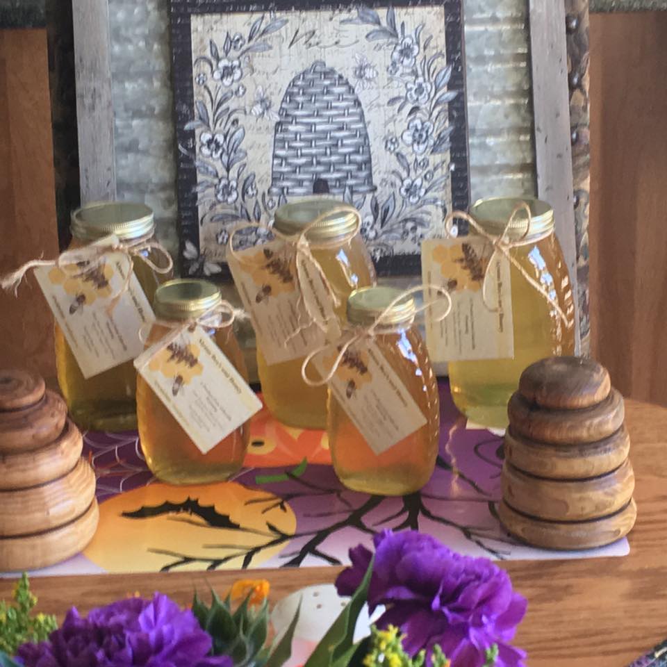 Have you ever witnessed bees “festoon”(build a bee bridge)? When honey ...