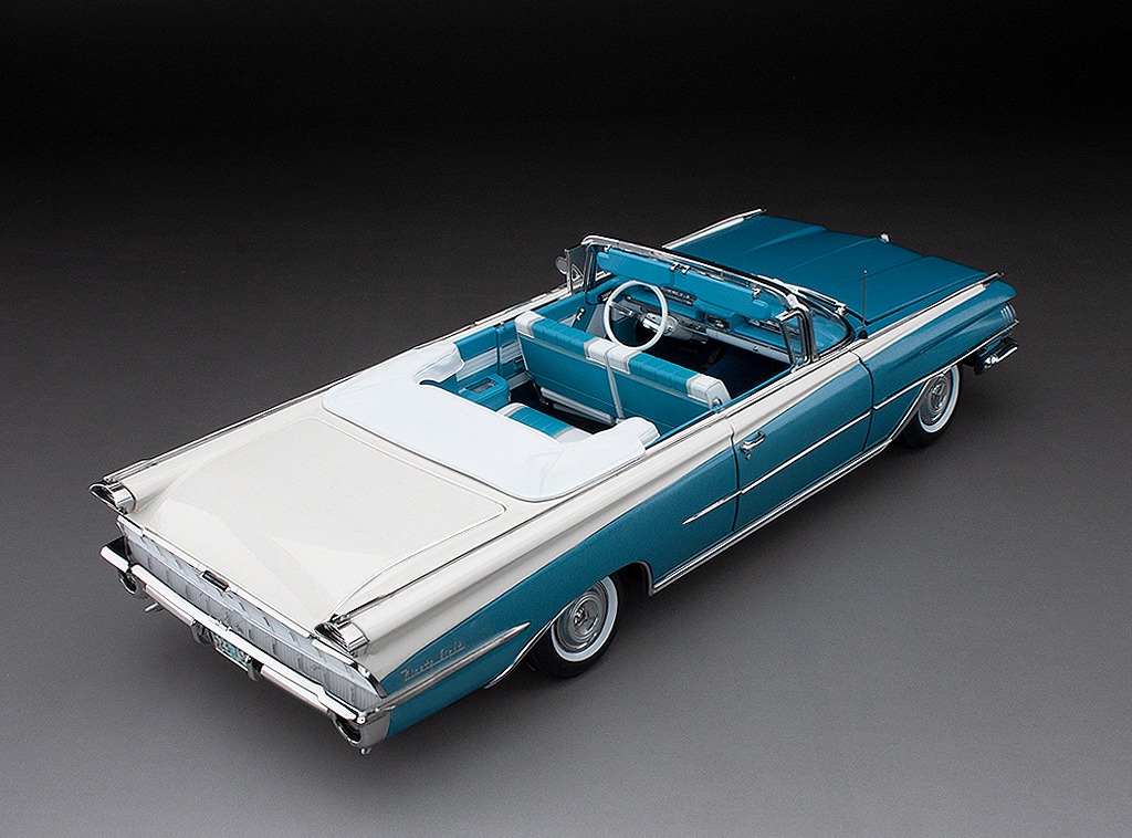 Item: 5237 Scale : 1:18 1959 Oldsmobile 