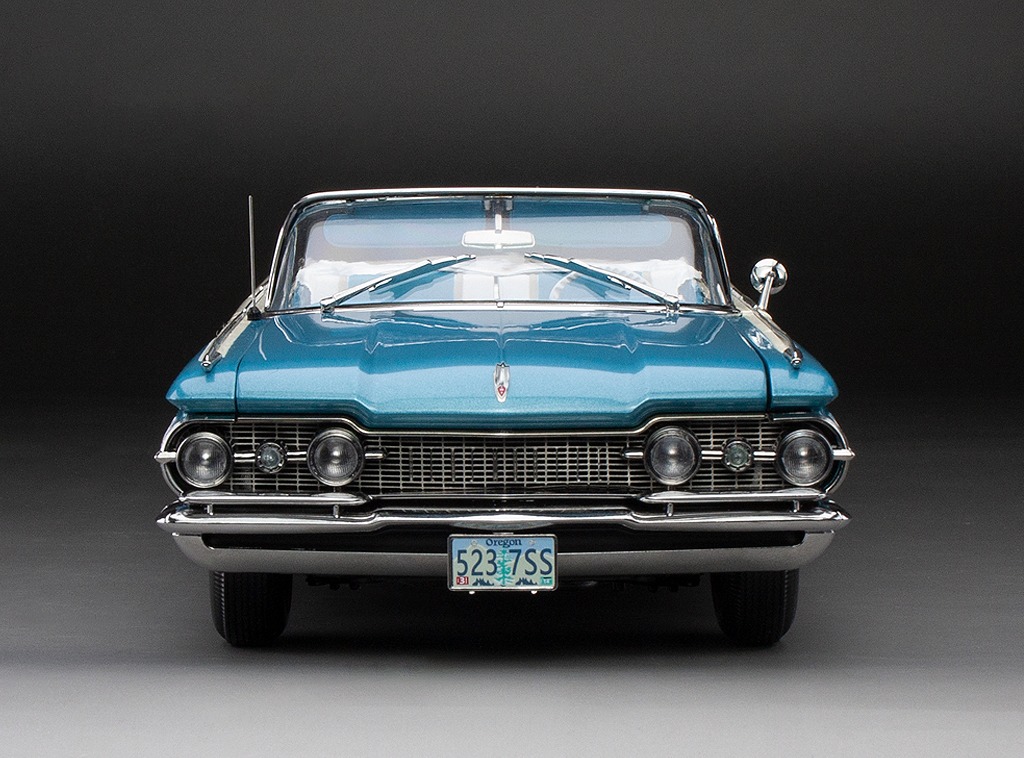 Item: 5237 Scale : 1:18 1959 Oldsmobile 