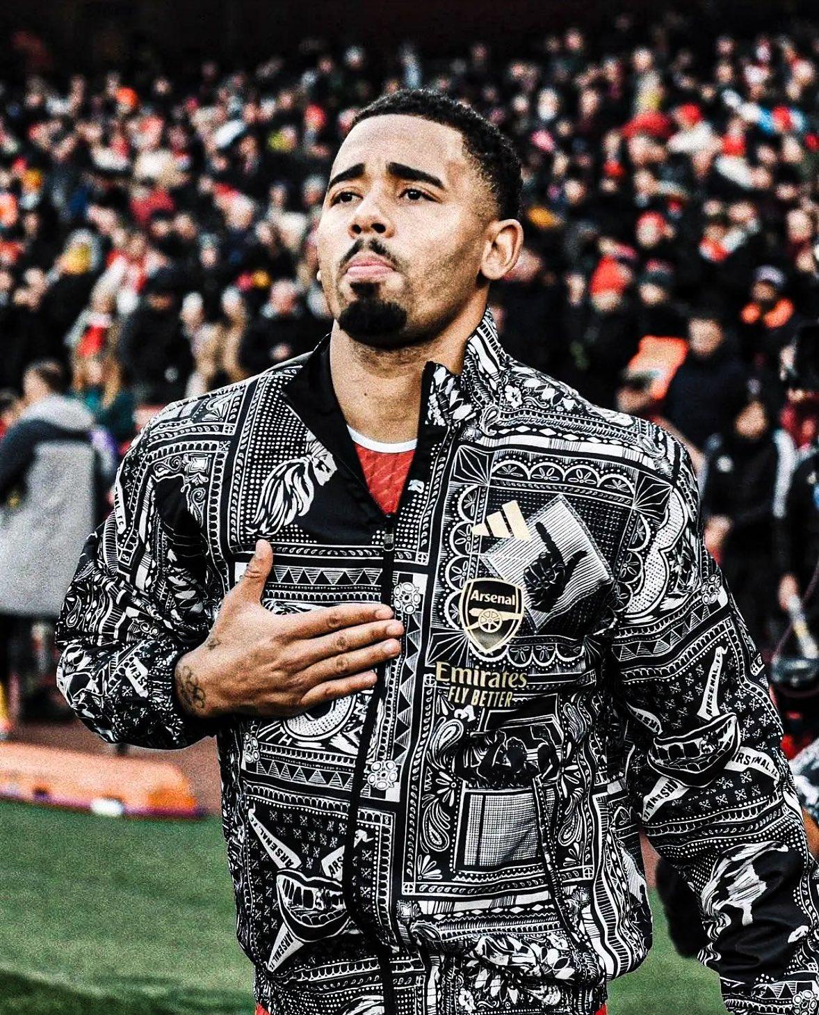 2012-13 Arsenal Padded Bench Jacket This Nike player issue padded