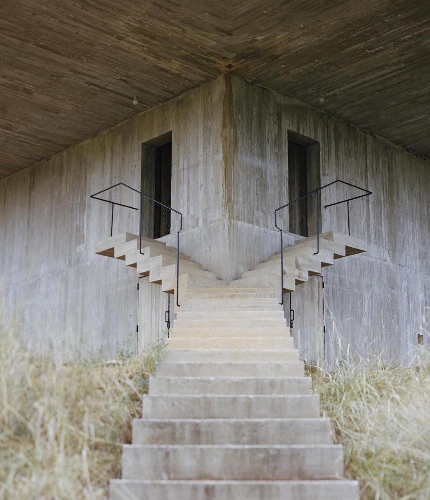 Solo House by Pezo von Ellrichshausen (2013) . Courtesy @man.made 