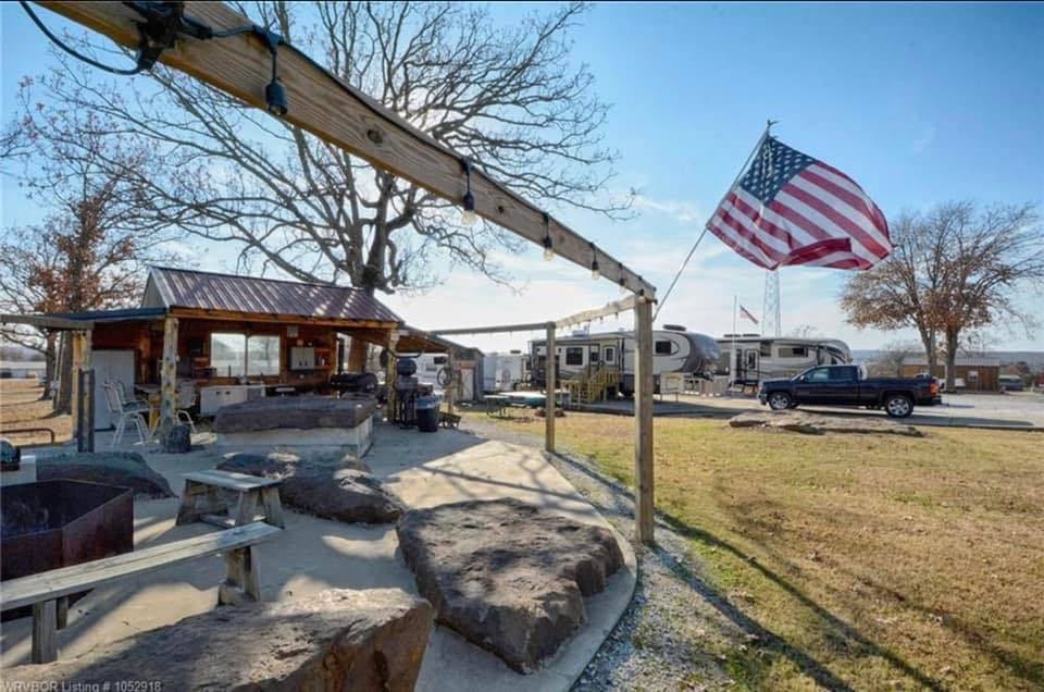 Rocks & Rigs RV Park @ Tenkiller Lake