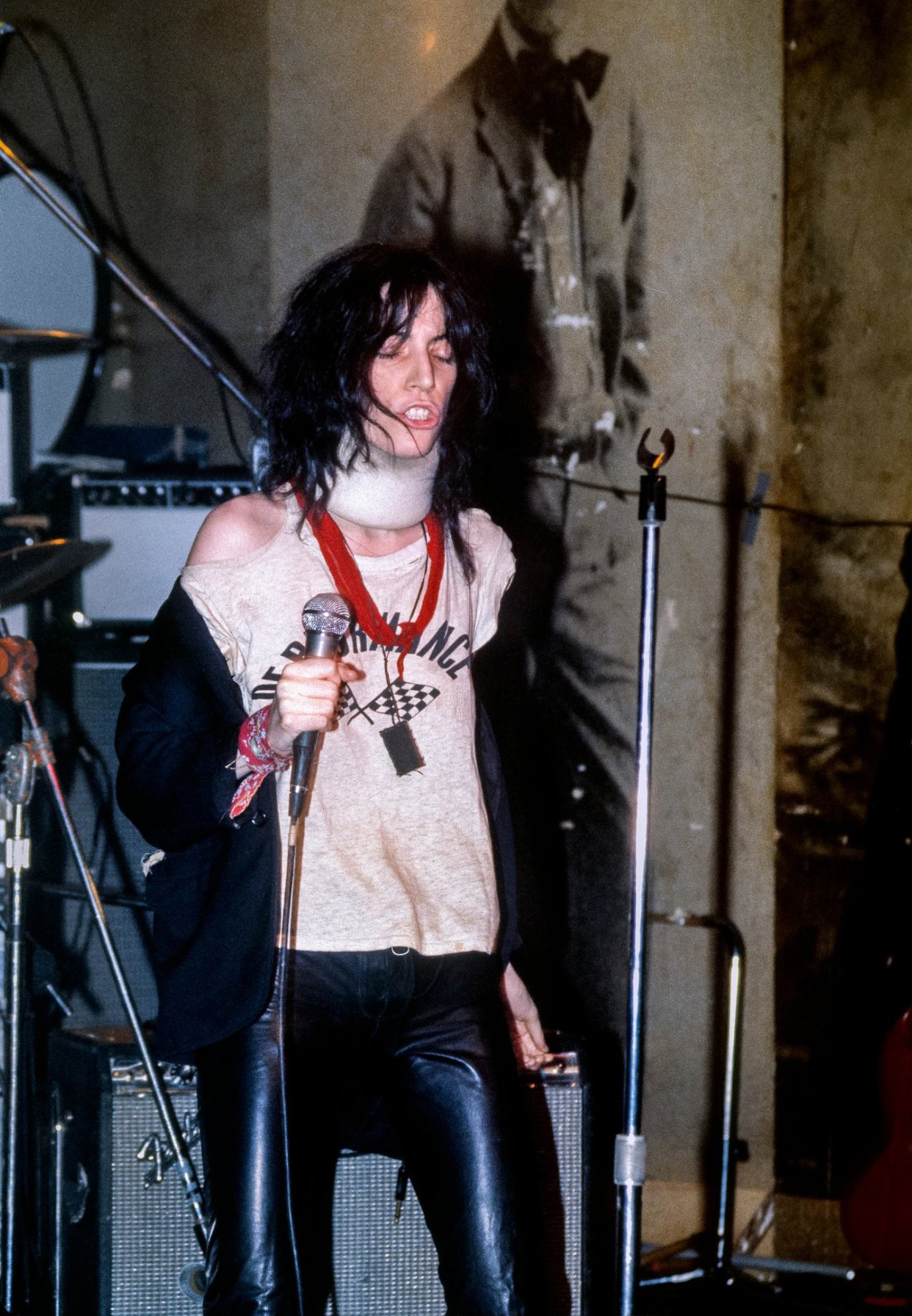 🎤🔥 49 Years Ago Today — June 5, 1977! ✨ Patti Smith walked onto
